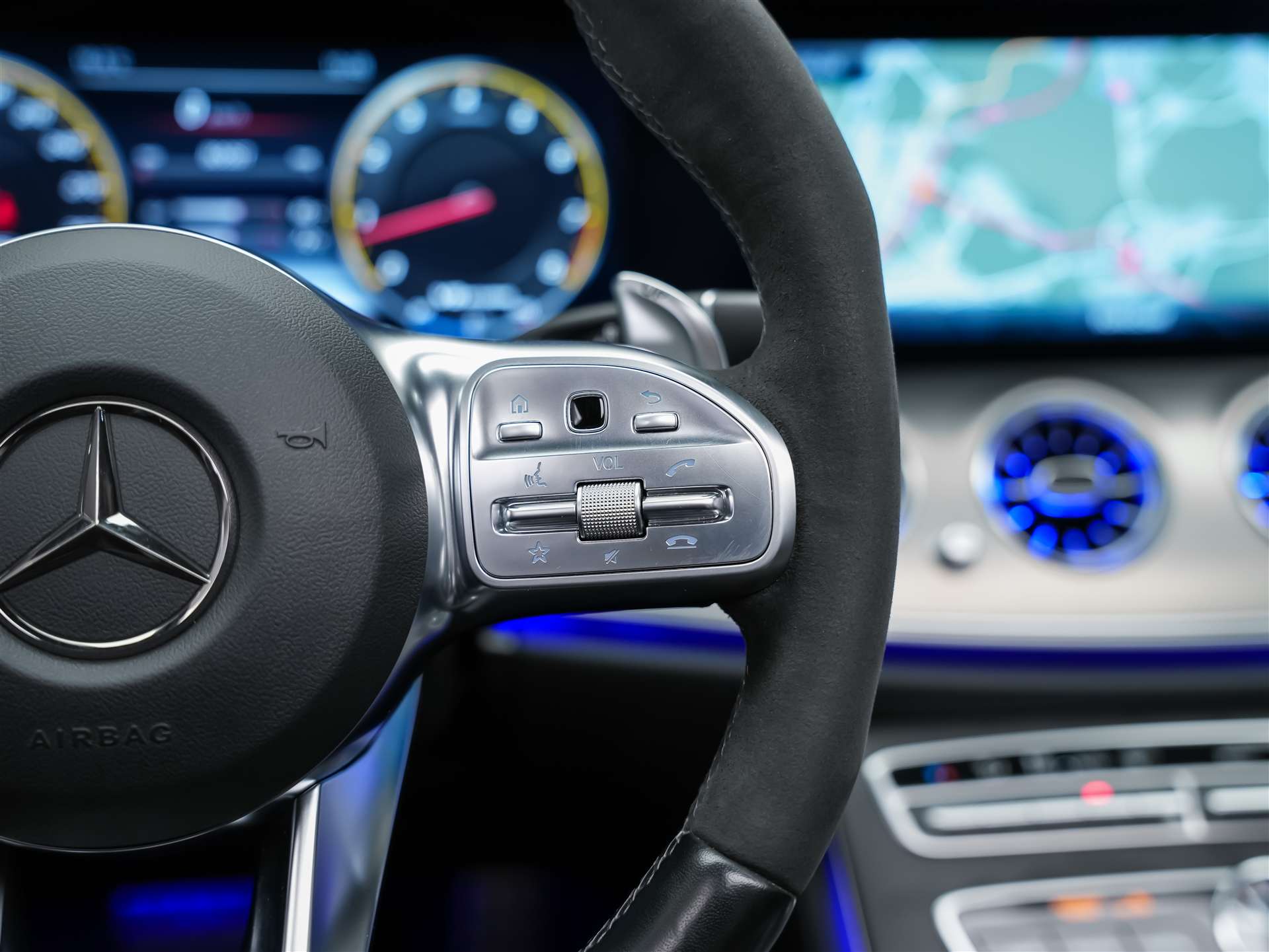 MERCEDES-BENZ E 63 S AMG 4matic *21" Felgen*Panorama*Sitzbelüftung*Massage*Ambientebeleuchtung*-image-31