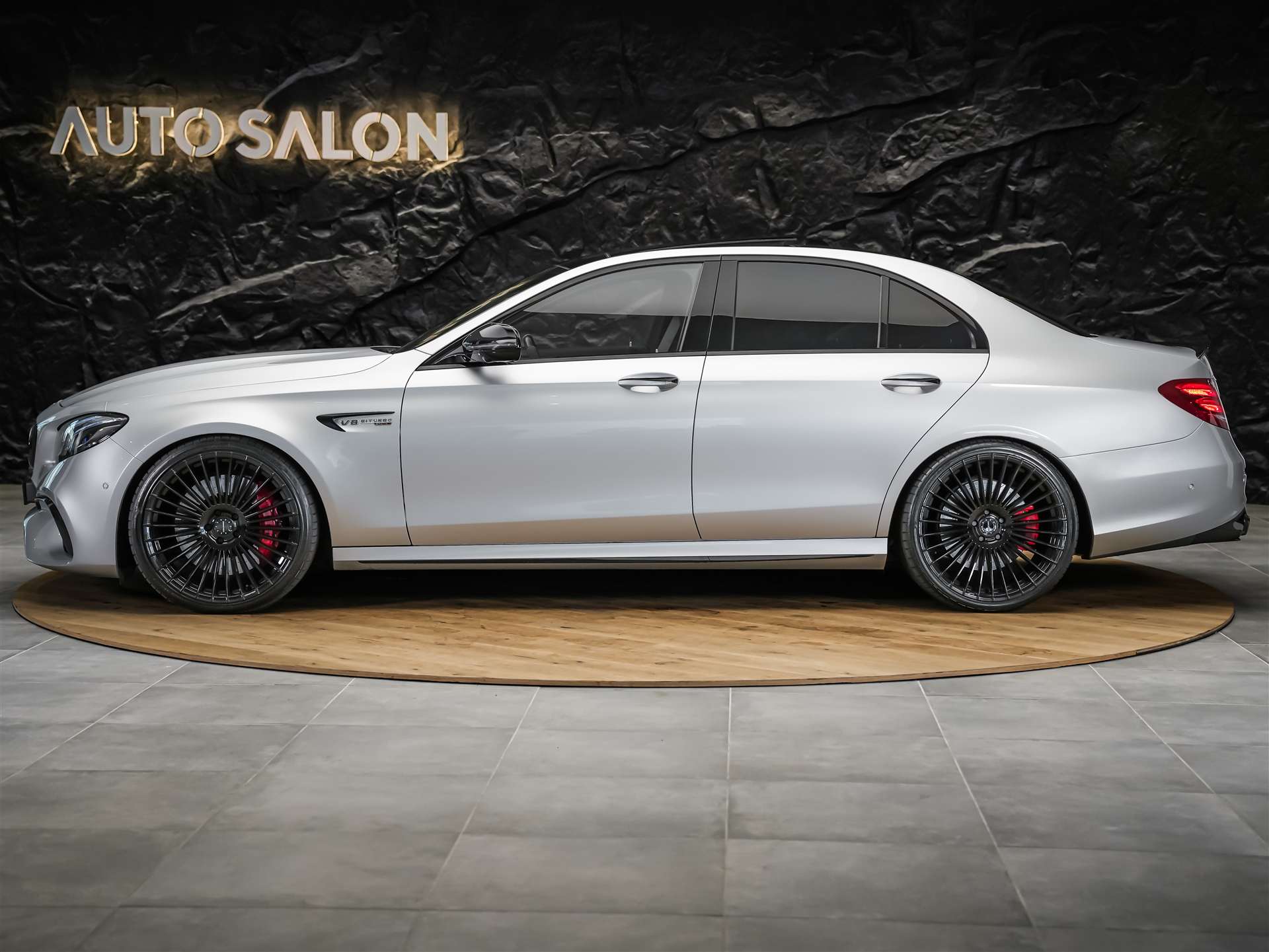 MERCEDES-BENZ E 63 S AMG 4matic *21" Felgen*Panorama*Sitzbelüftung*Massage*Ambientebeleuchtung*-image-1