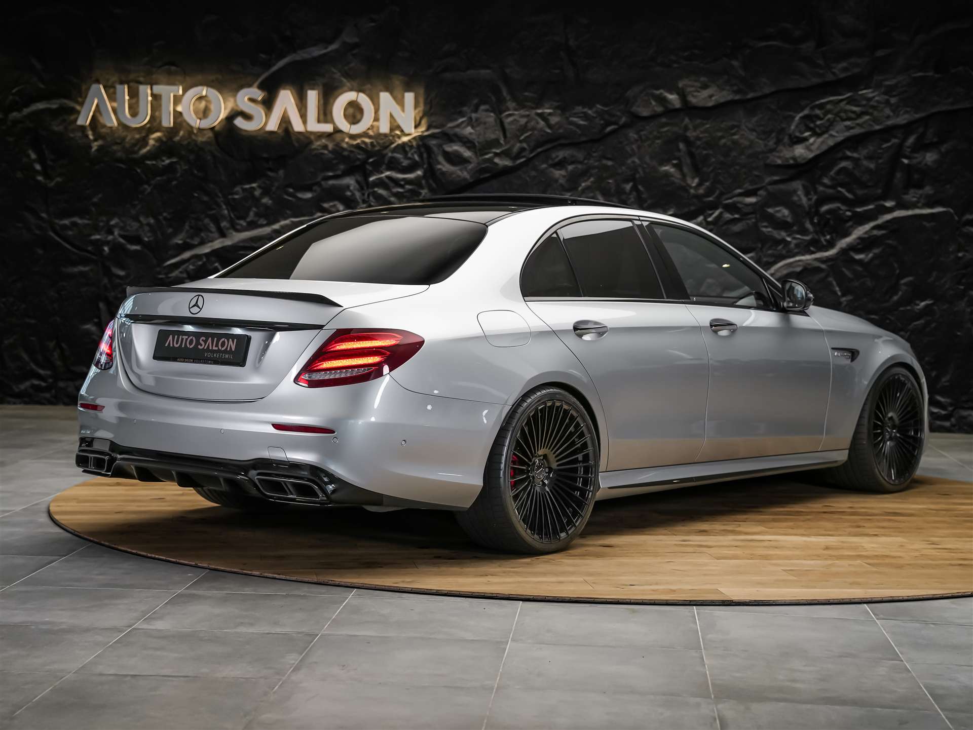MERCEDES-BENZ E 63 S AMG 4matic *21" Felgen*Panorama*Sitzbelüftung*Massage*Ambientebeleuchtung*-image-4