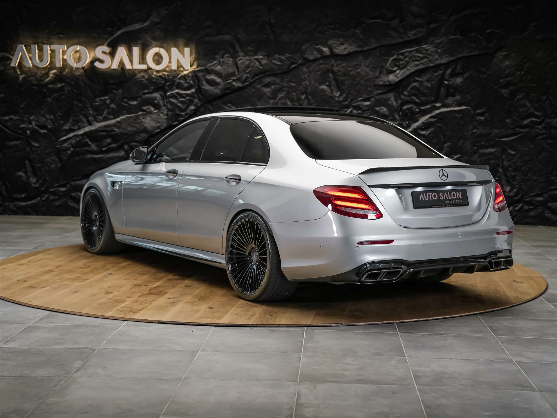 MERCEDES-BENZ E 63 S AMG 4matic *21" Felgen*Panorama*Sitzbelüftung*Massage*Ambientebeleuchtung*-image-2