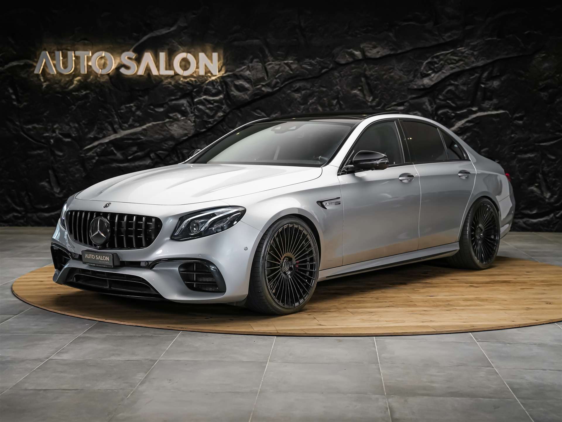 MERCEDES-BENZ E 63 S AMG 4matic *21" Felgen*Panorama*Sitzbelüftung*Massage*Ambientebeleuchtung*-image-0