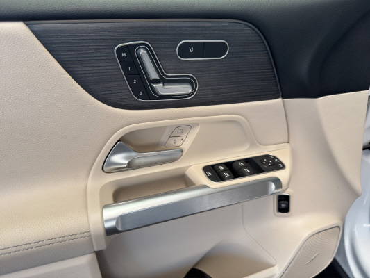 MERCEDES-BENZ GLB 200 7G-Tronic-image-9