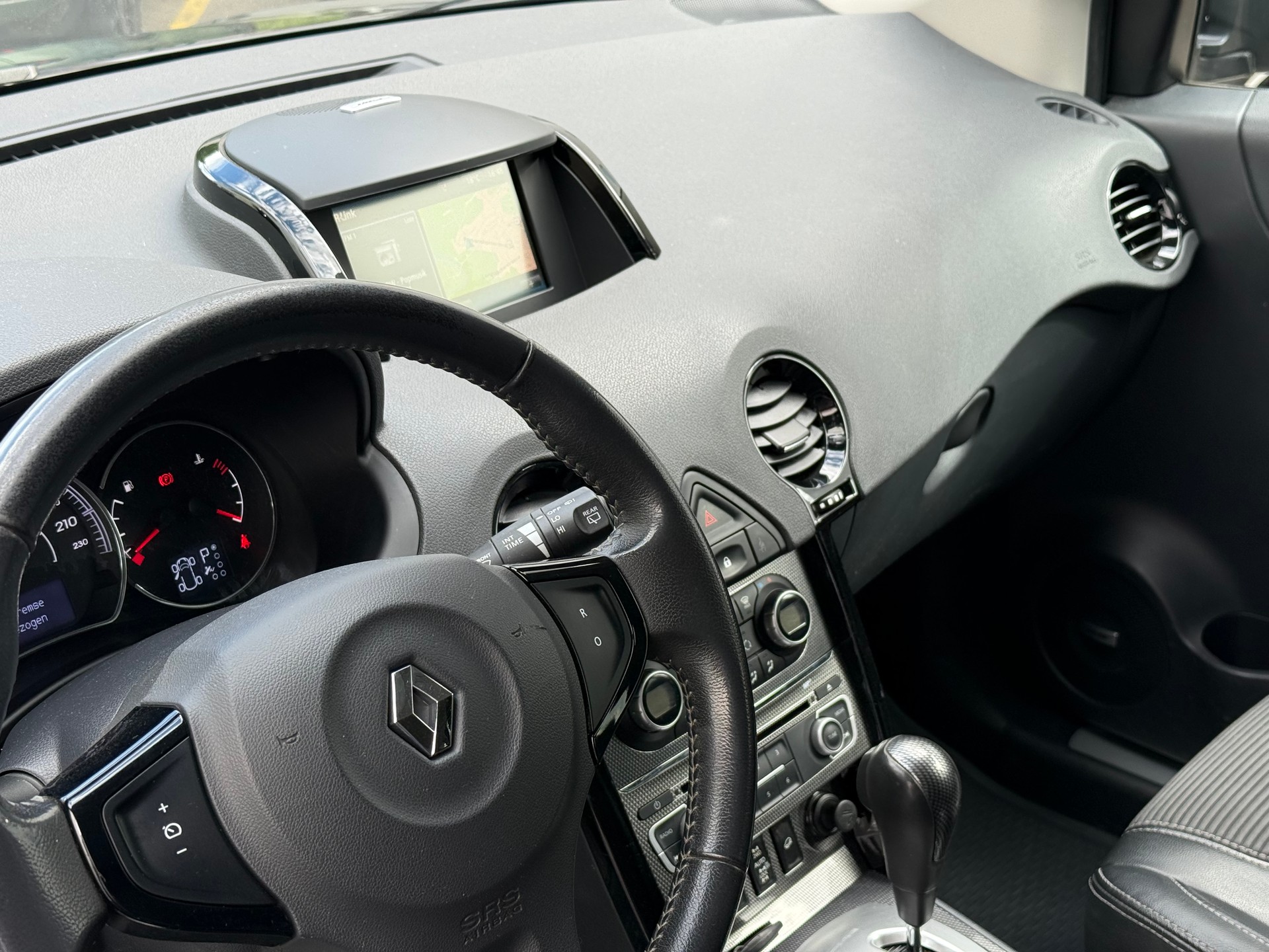 RENAULT Koleos 2.5 Swiss Edition 4x4 Automatic-image-6