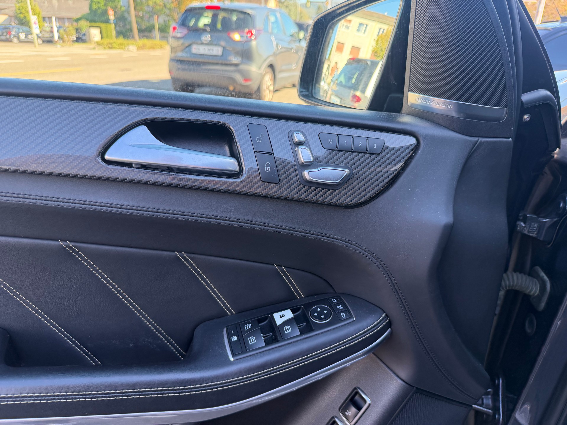 MERCEDES-BENZ GLS 63 AMG 4Matic Speedshift Plus 7G-Tronic-image-13