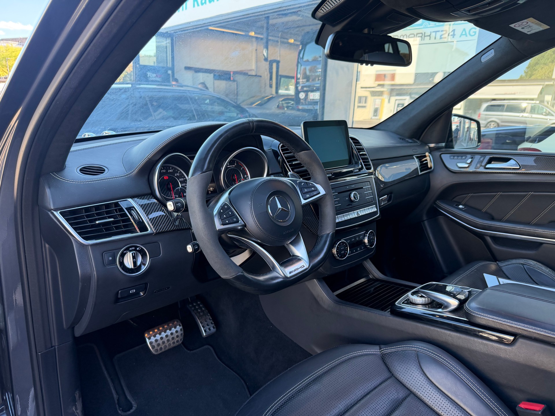 MERCEDES-BENZ GLS 63 AMG 4Matic Speedshift Plus 7G-Tronic-image-16
