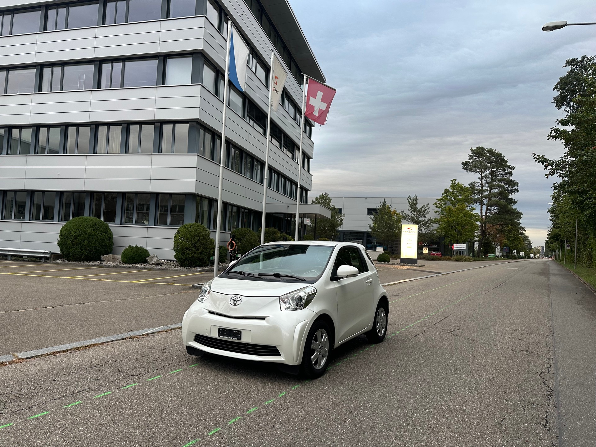 TOYOTA iQ 1.0 VVT-i Multidrive-image-0