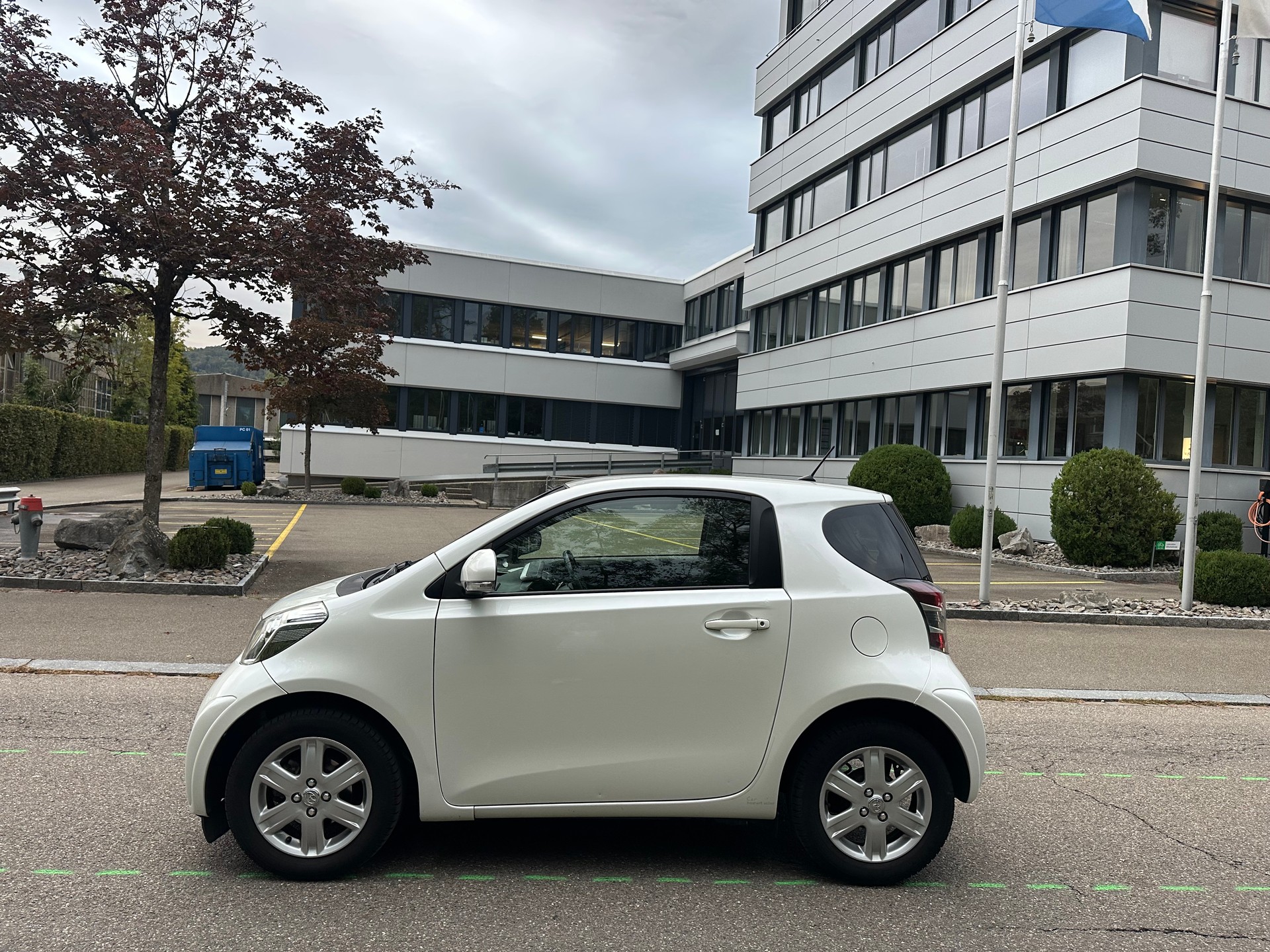 TOYOTA iQ 1.0 VVT-i Multidrive-image-4