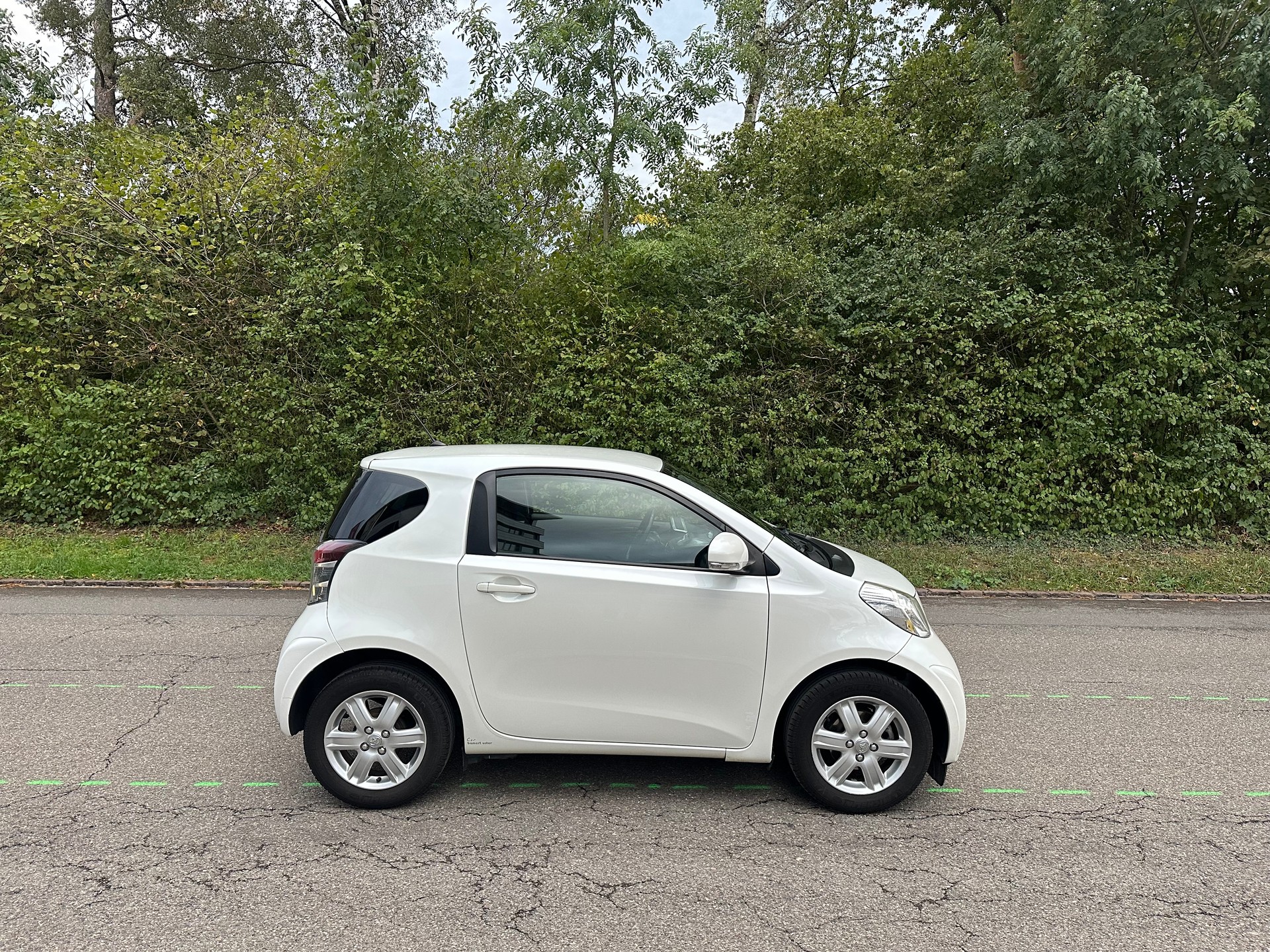 TOYOTA iQ 1.0 VVT-i Multidrive-image-3