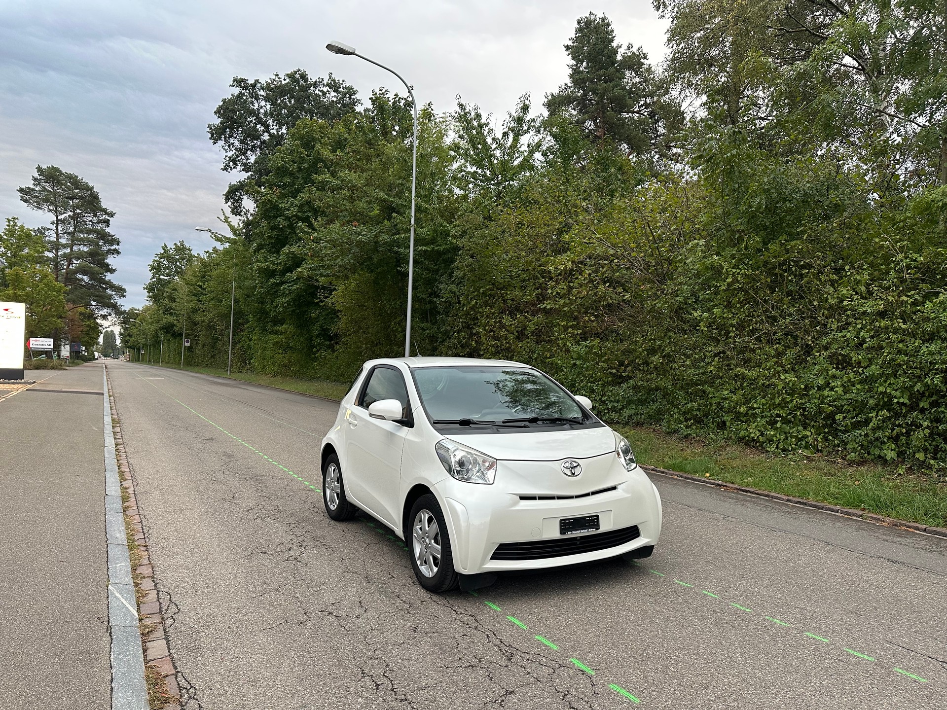 TOYOTA iQ 1.0 VVT-i Multidrive-image-2