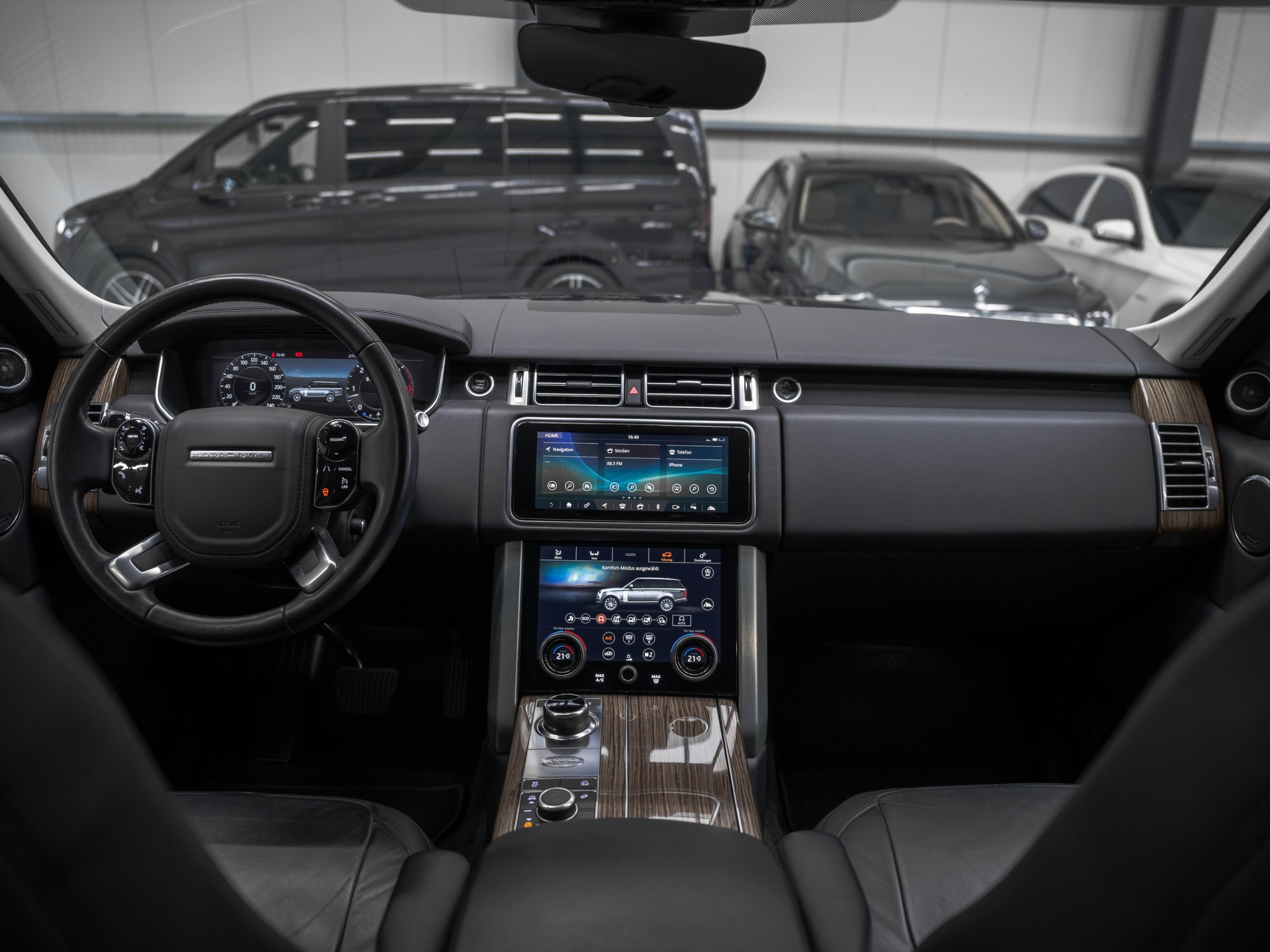 LAND ROVER Range Rover 3.0 SDV6 Vogue Automatic-image-6