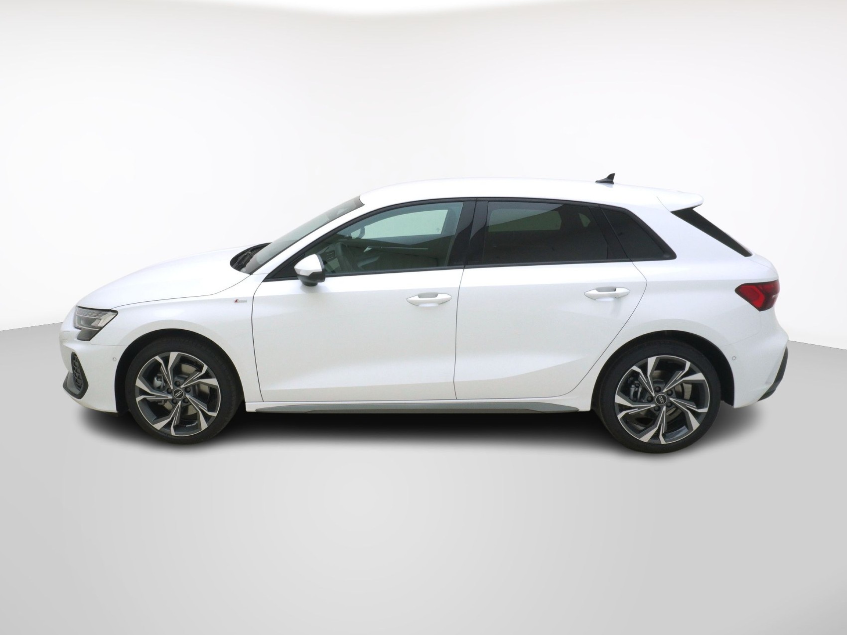 AUDI A3 Sportback 2.0 40 TFSI S Line quattro S-Tronic-image-1