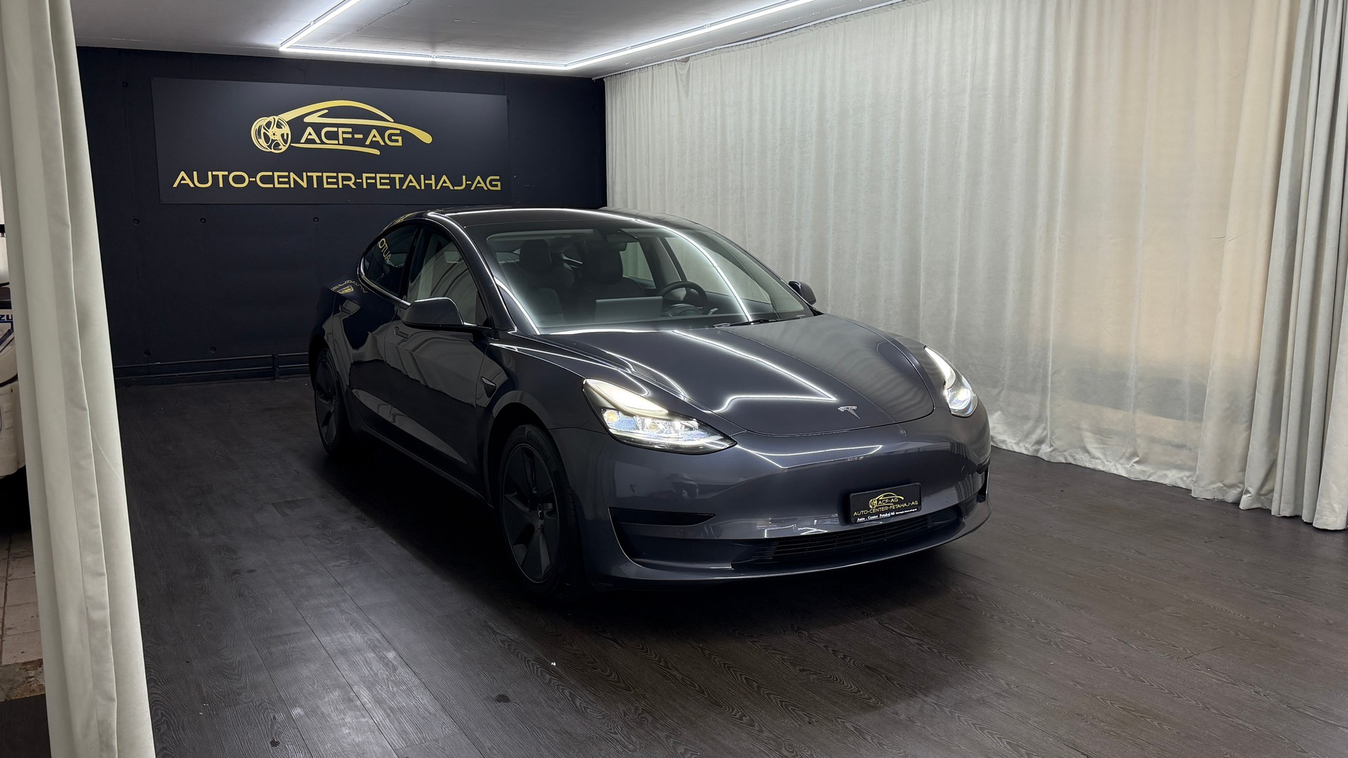 TESLA Model 3-image-2