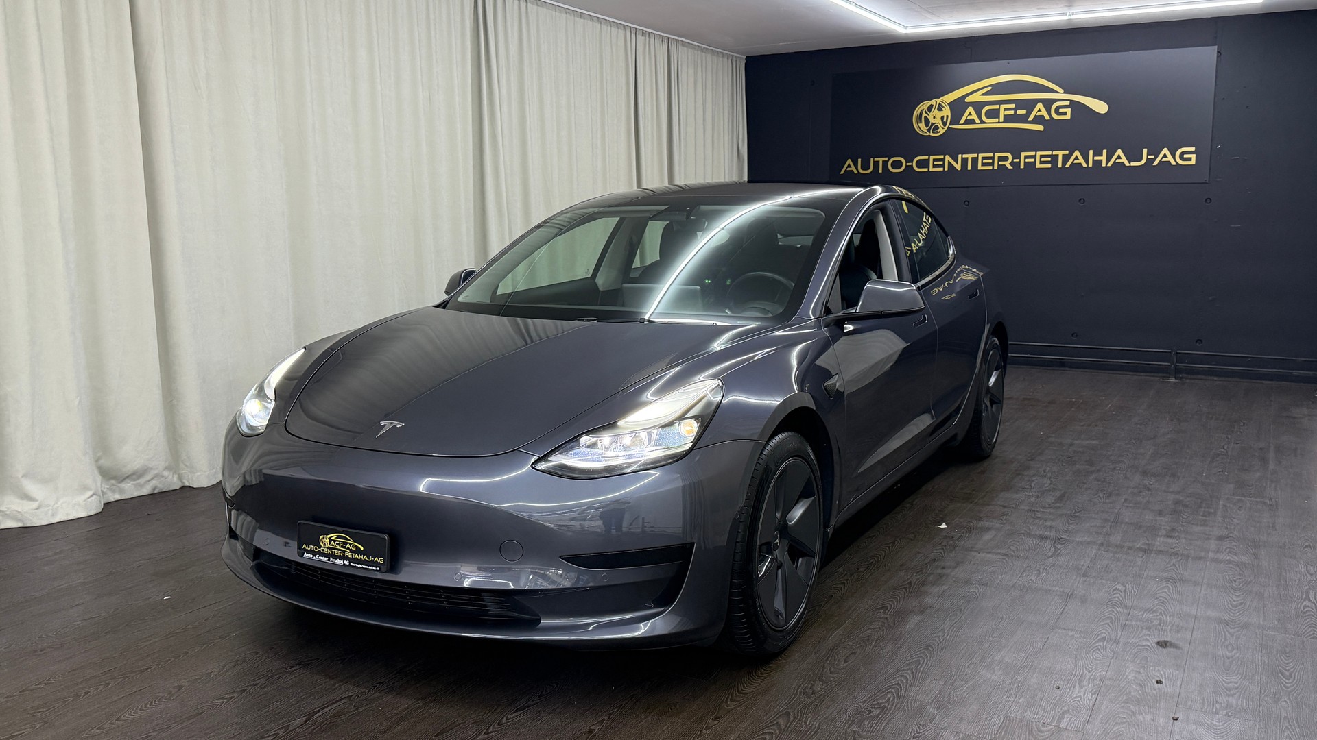 TESLA Model 3-image-0