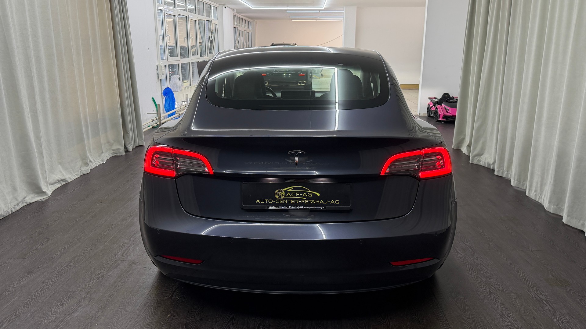 TESLA Model 3-image-4