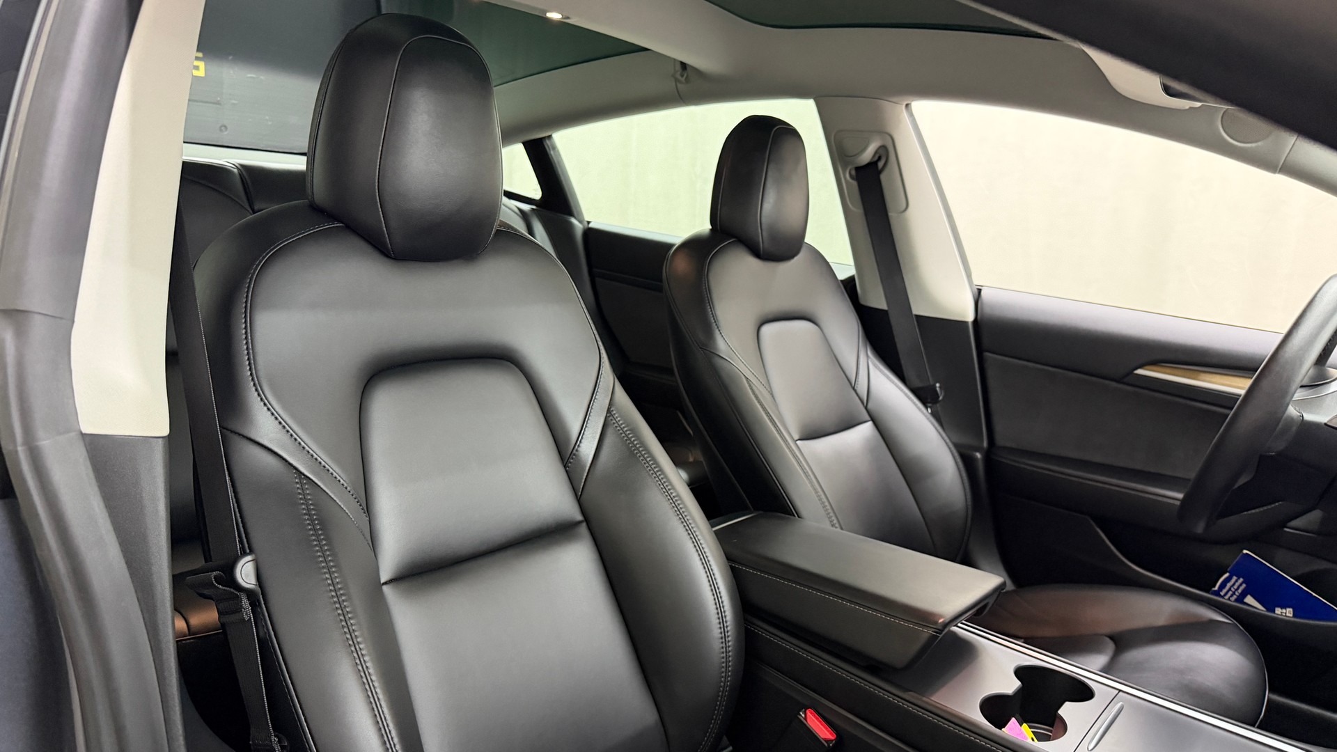 TESLA Model 3-image-10