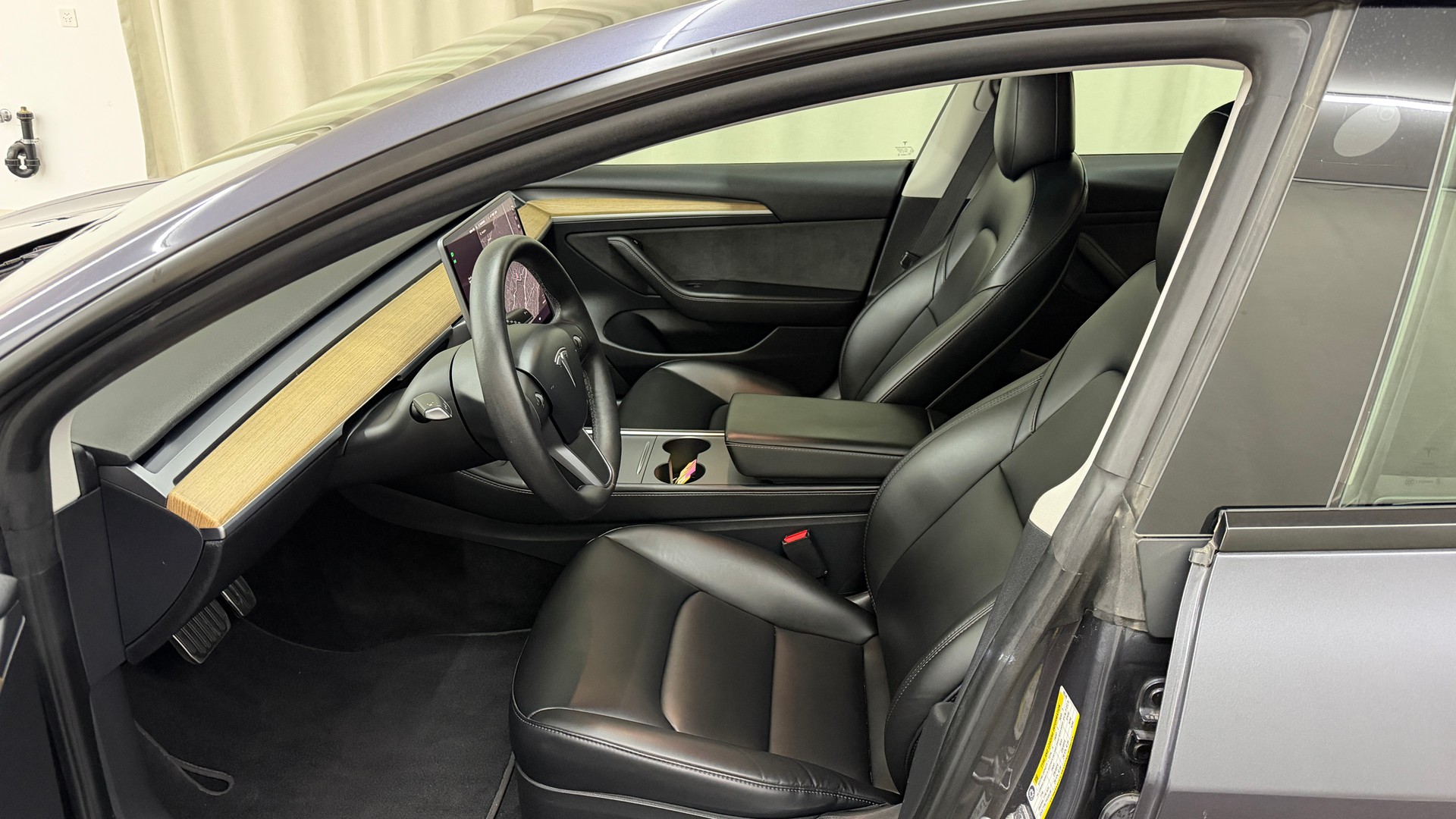 TESLA Model 3-image-6