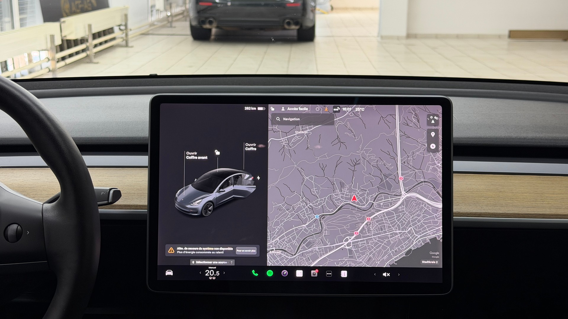 TESLA Model 3-image-9