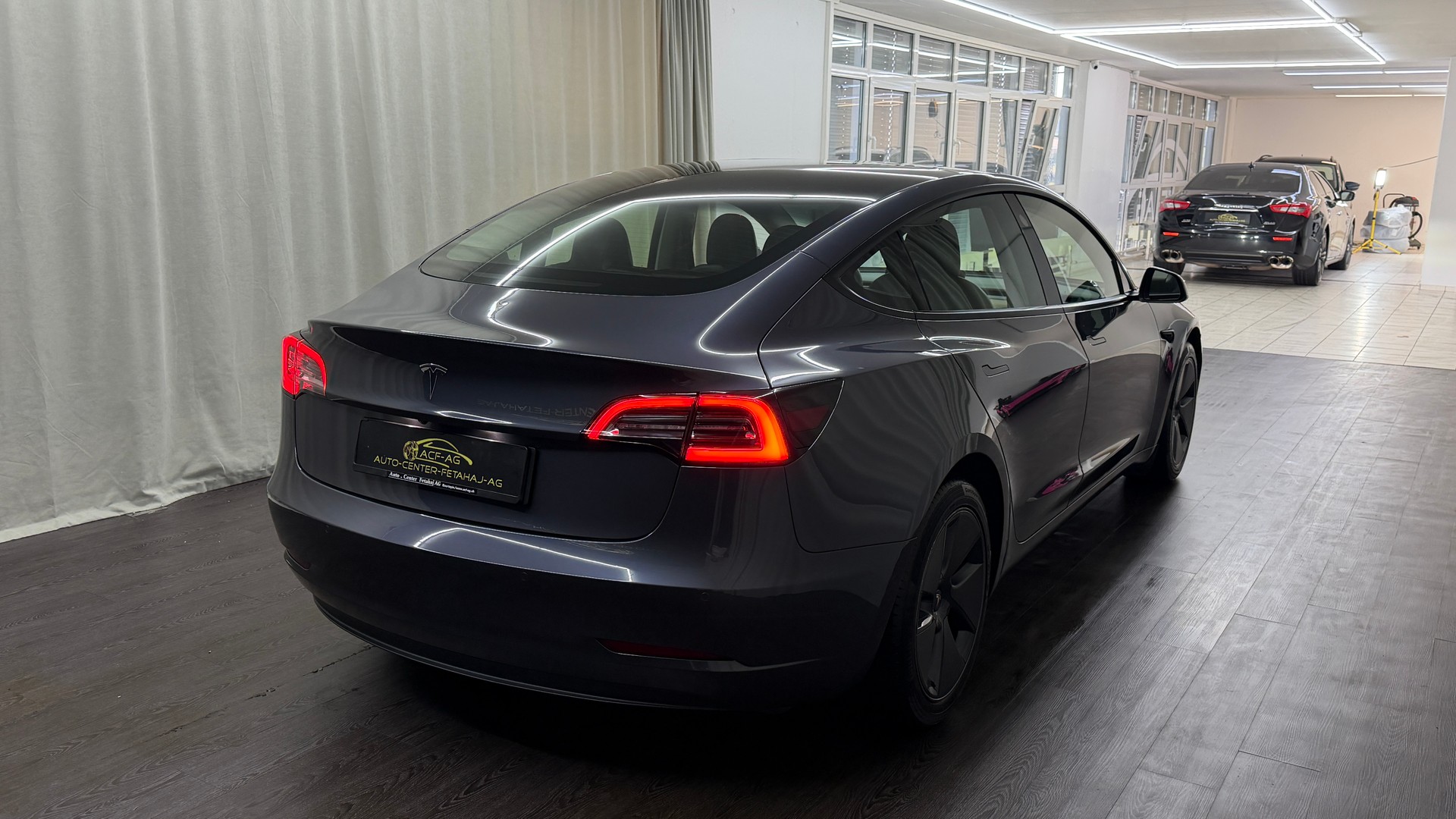 TESLA Model 3-image-3