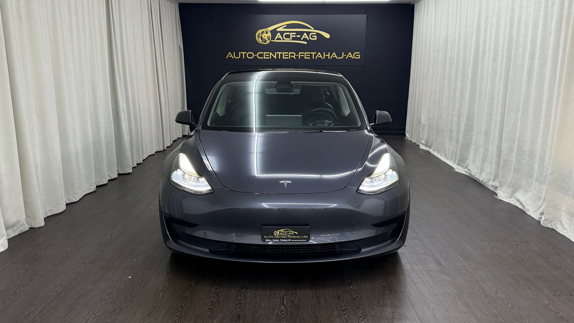 TESLA Model 3-image-1