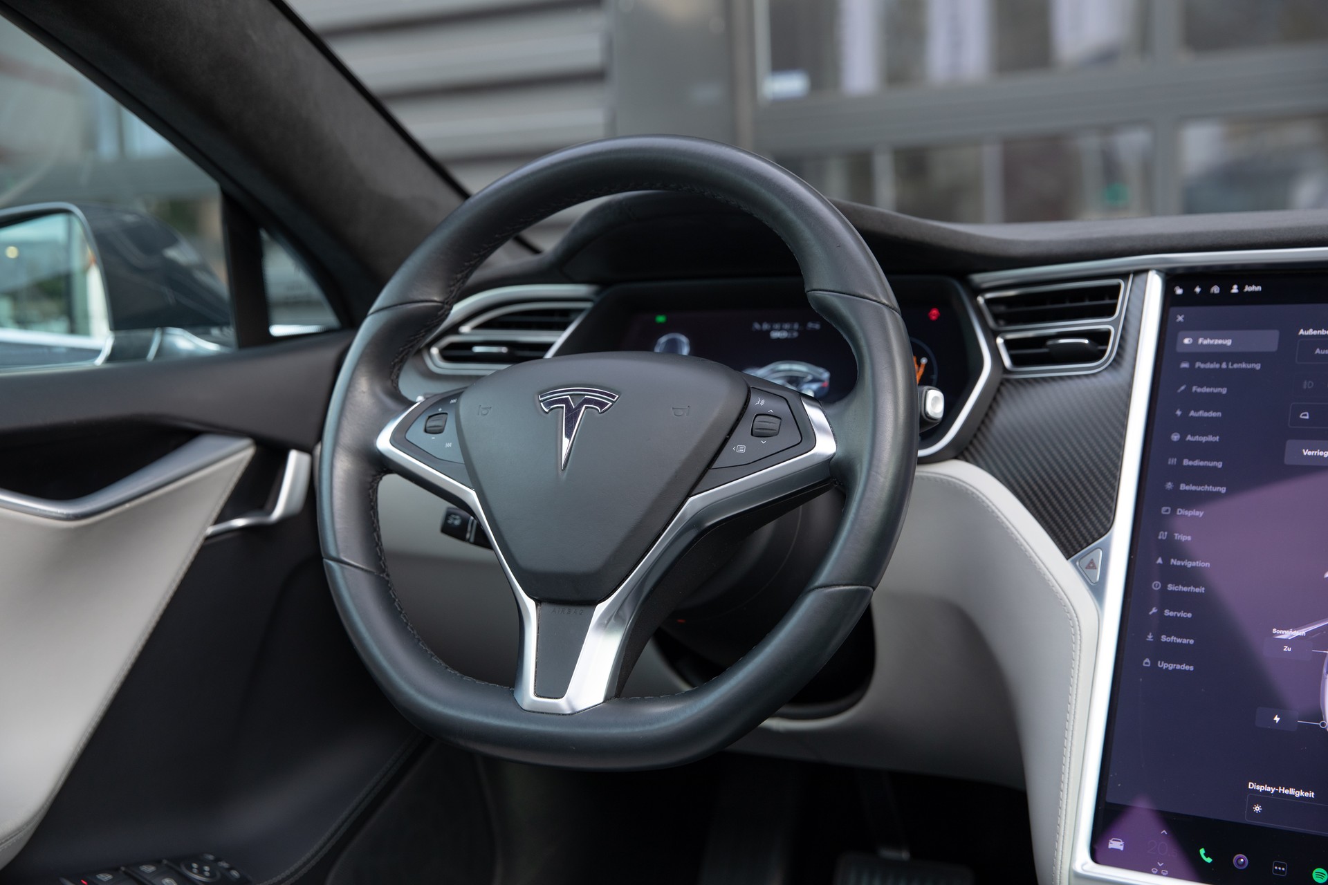 TESLA Model S 90 D-image-10