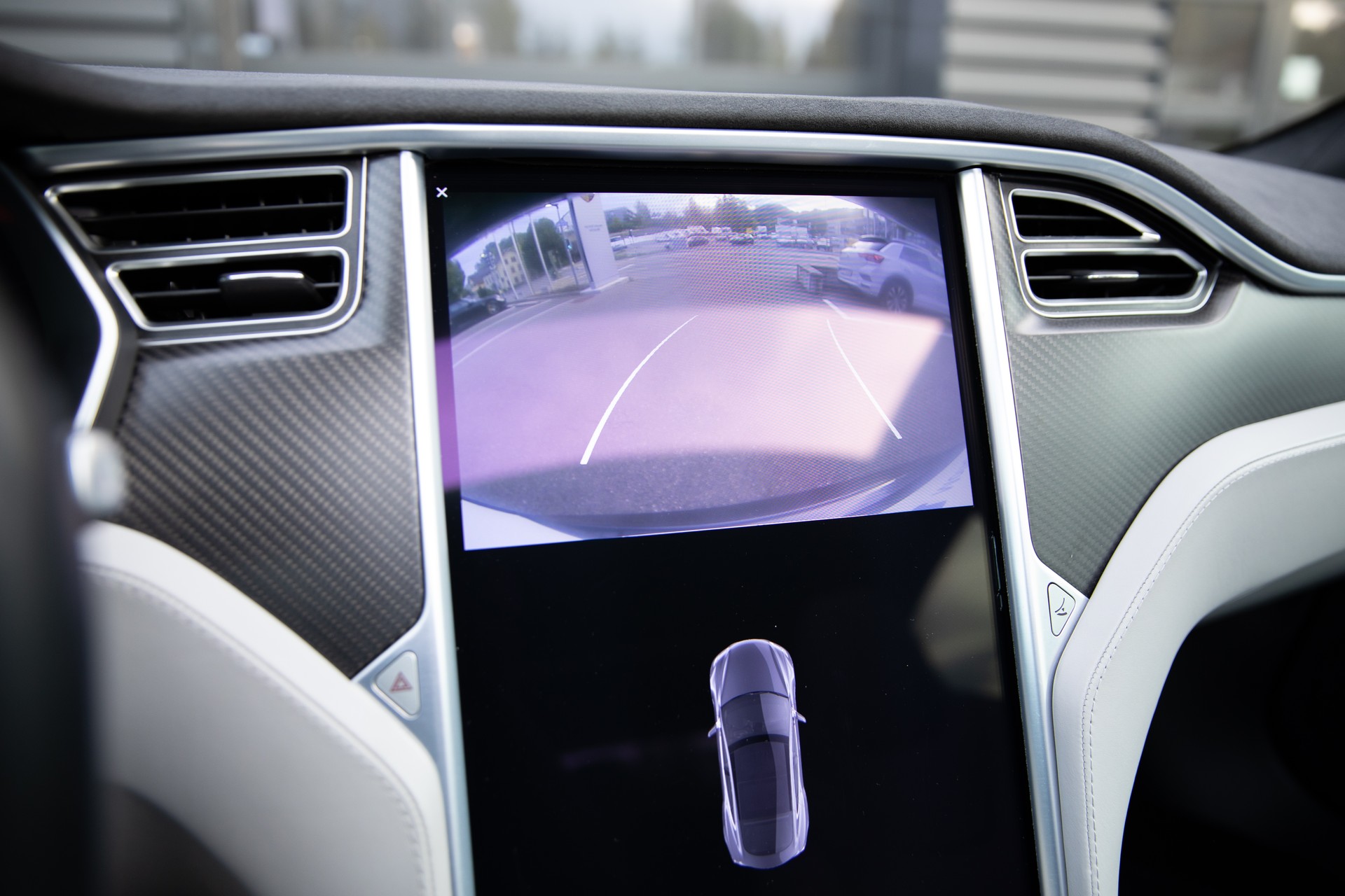 TESLA Model S 90 D-image-13