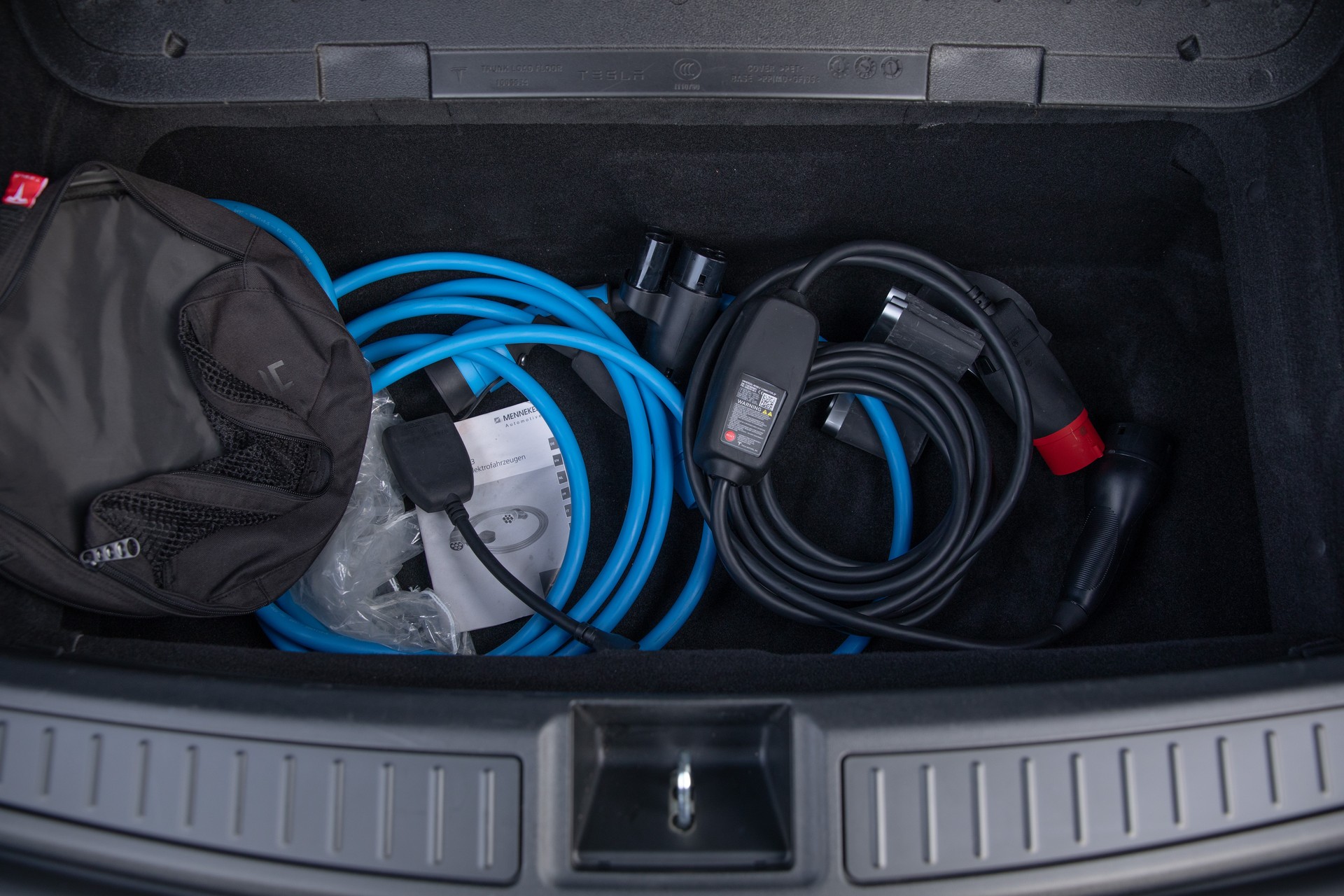 TESLA Model S 90 D-image-12