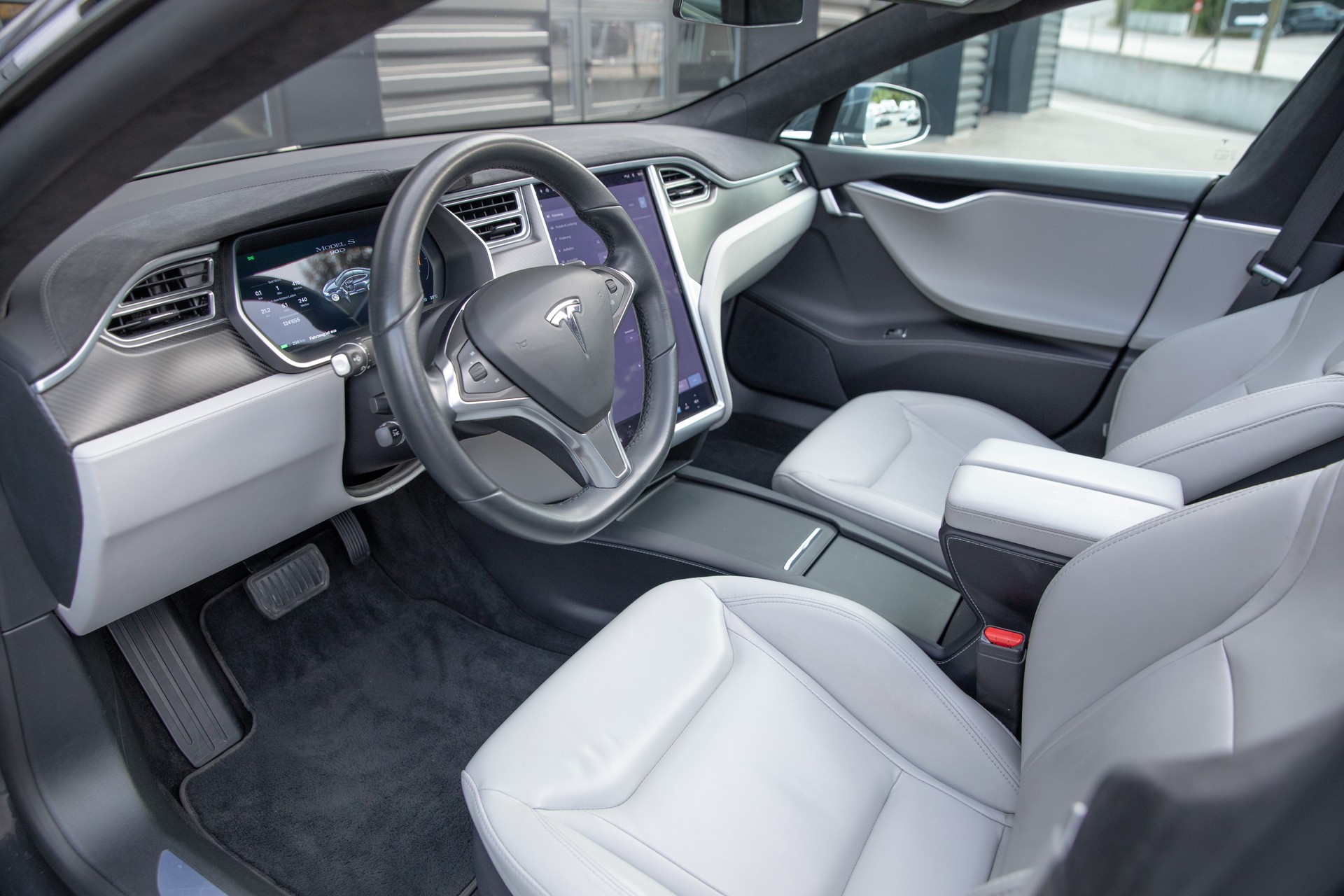 TESLA Model S 90 D-image-5