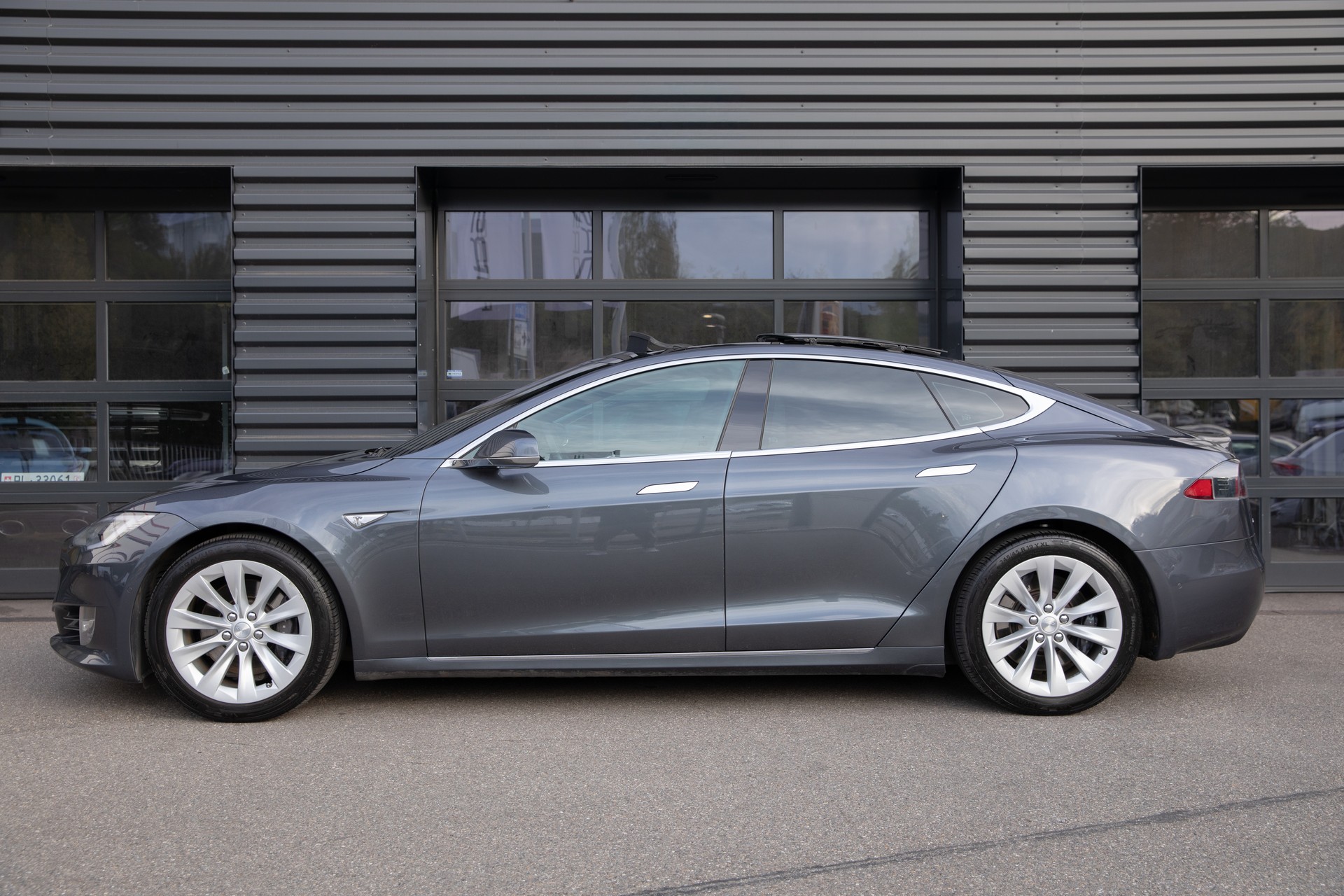 TESLA Model S 90 D-image-2