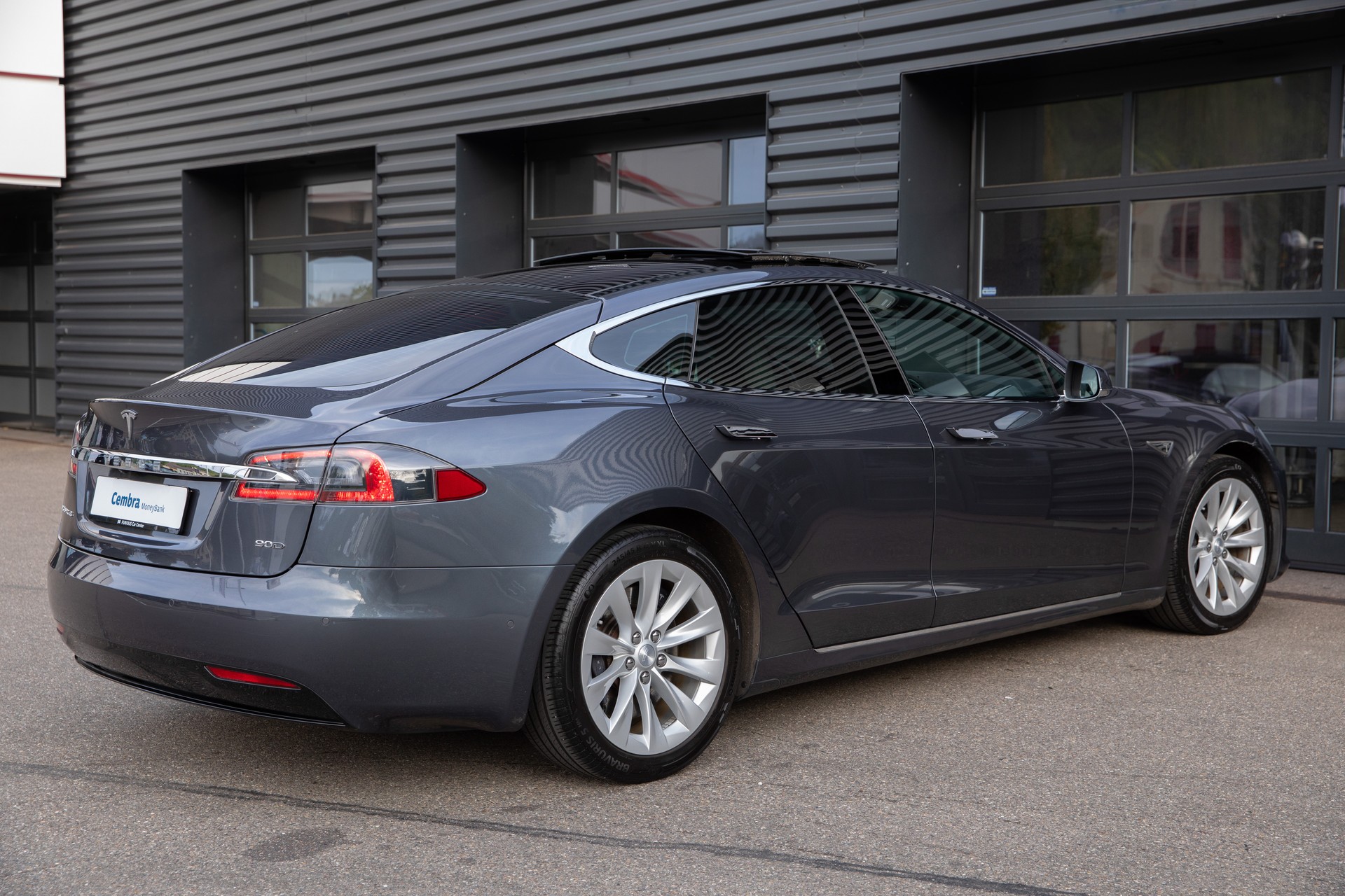 TESLA Model S 90 D-image-4