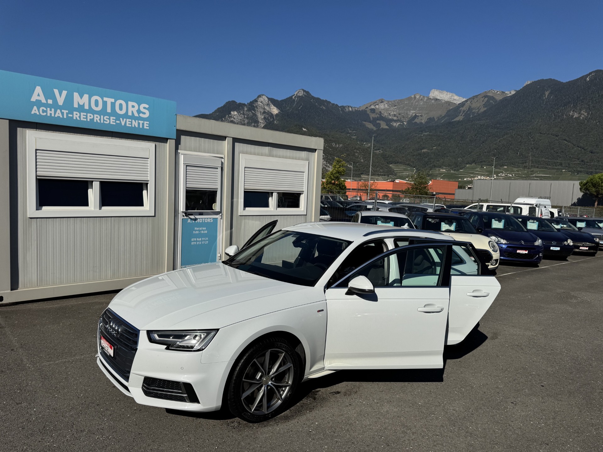 AUDI A4 Avant 2.0 TFSI Sport S-tronic S-Line-image-15