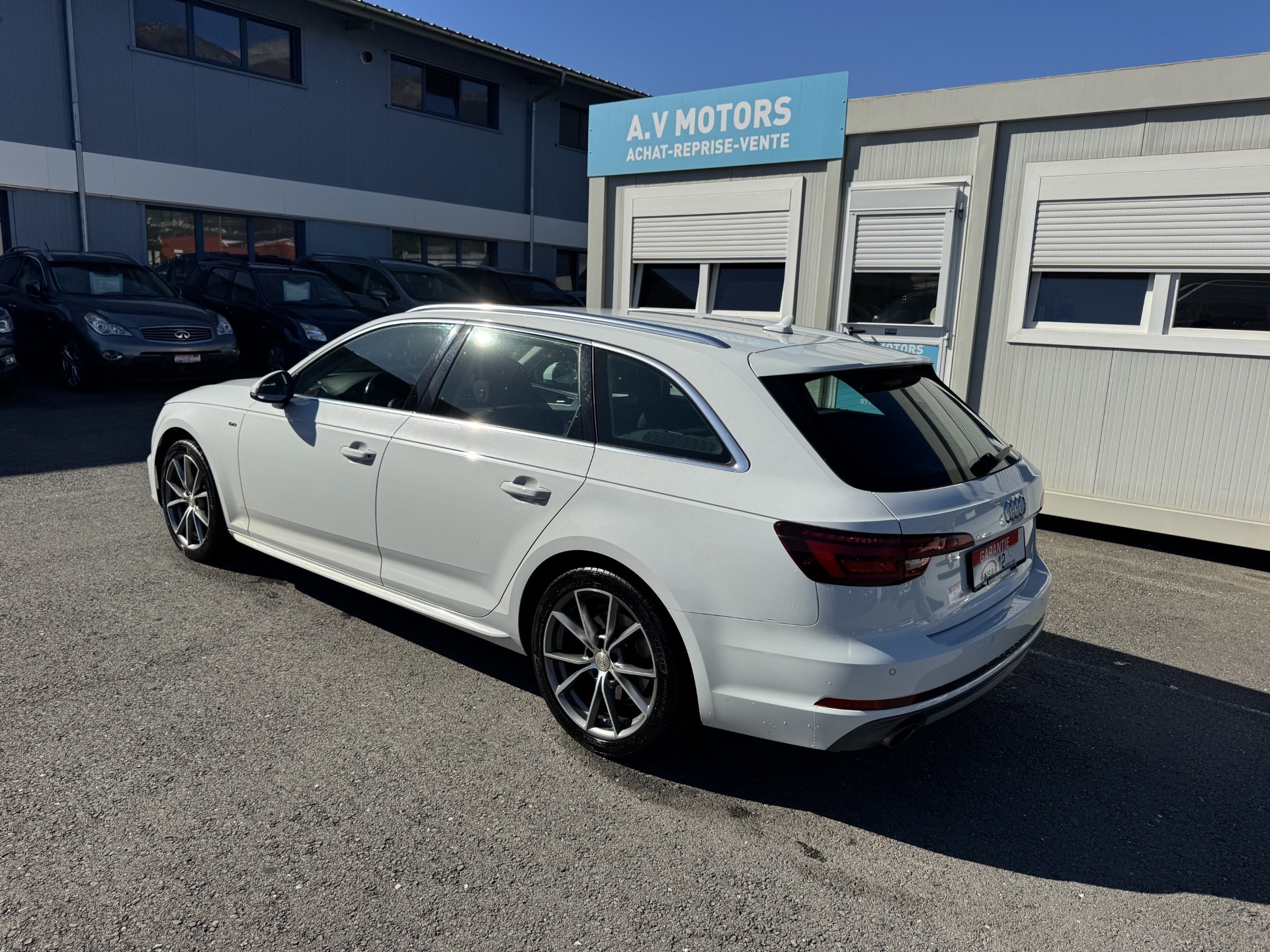 AUDI A4 Avant 2.0 TFSI Sport S-tronic S-Line-image-3