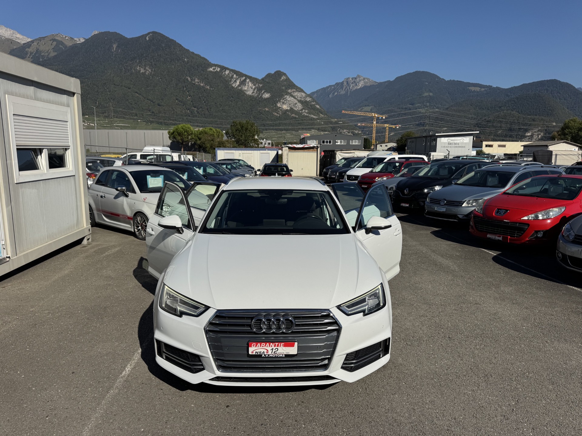 AUDI A4 Avant 2.0 TFSI Sport S-tronic S-Line-image-14