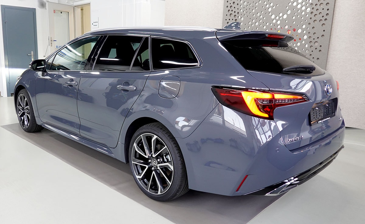 TOYOTA Corolla Touring Sports 2.0 HSD Premium e-CVT-image-3