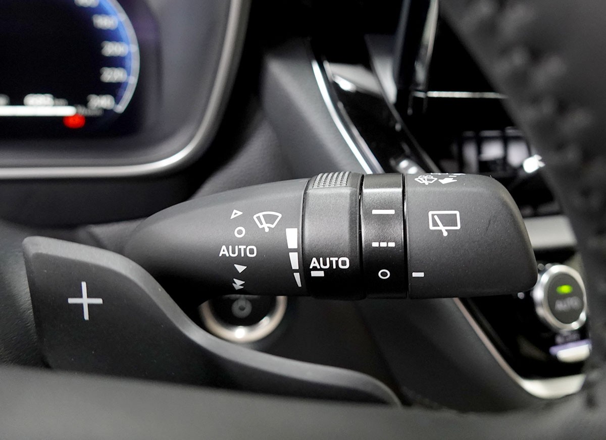 TOYOTA Corolla Touring Sports 2.0 HSD Premium e-CVT-image-18