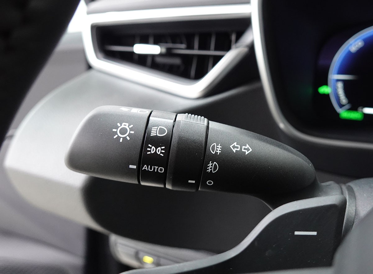 TOYOTA Corolla Touring Sports 2.0 HSD Premium e-CVT-image-17