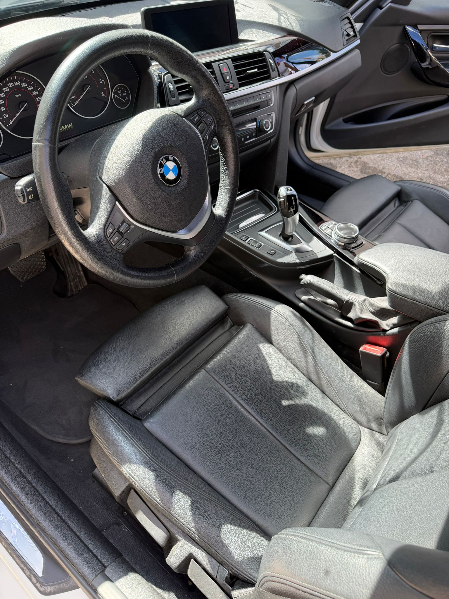 BMW 320d xDrive-image-3