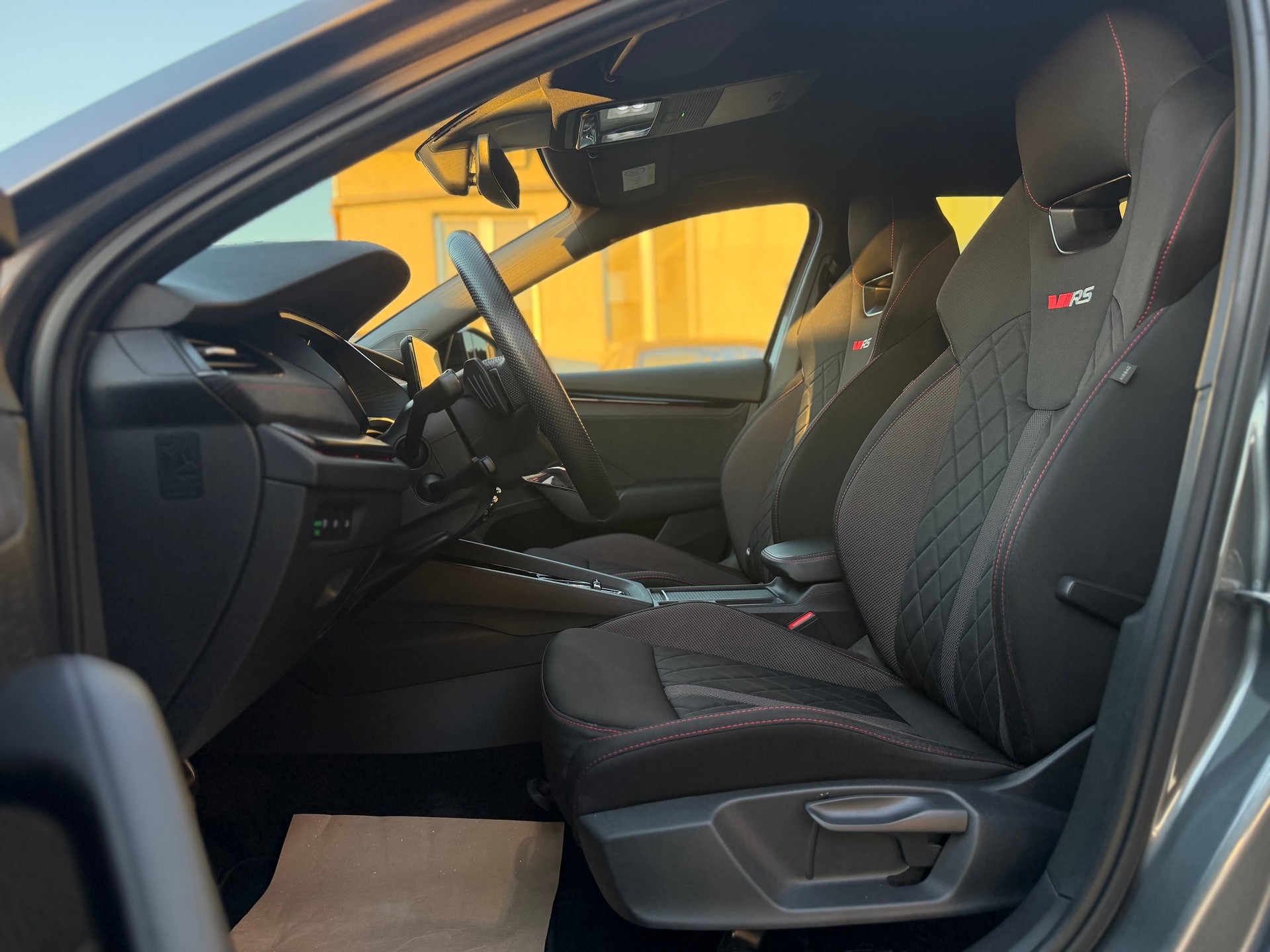 SKODA Octavia Combi 2.0 TDI DSG RS 4x4-image-10