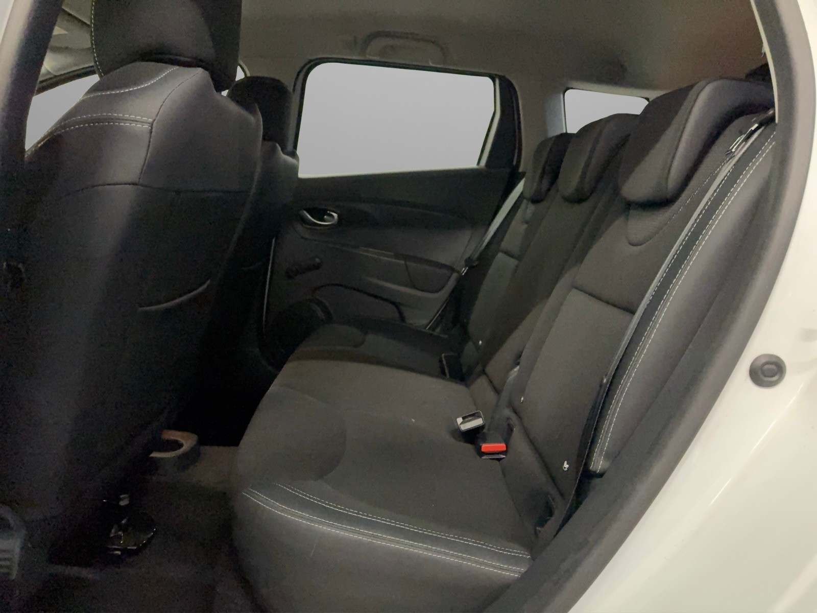 RENAULT Clio Grandtour 1.5 dCi Zen EDC-image-10