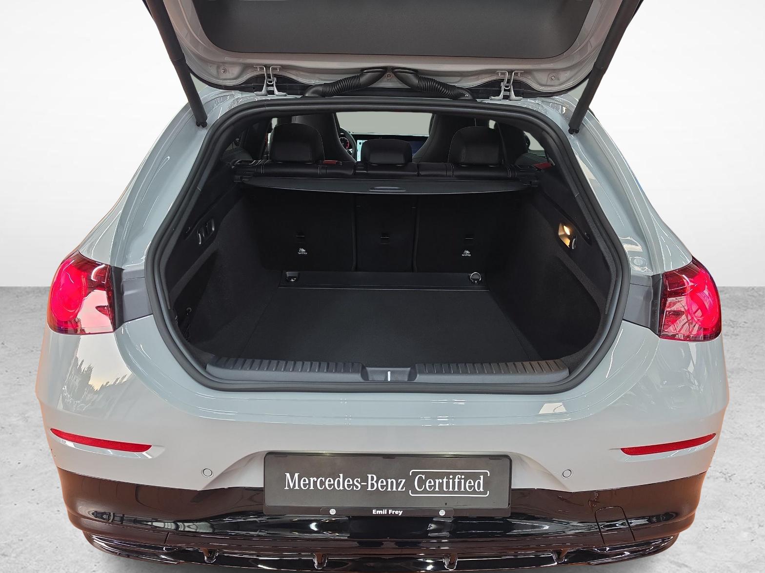 MERCEDES-BENZ CLA 220 4MATIC Shooting Brake AMG Line-image-13