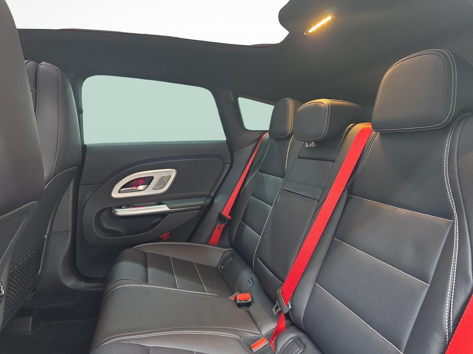MERCEDES-BENZ CLA 220 4MATIC Shooting Brake AMG Line-image-11