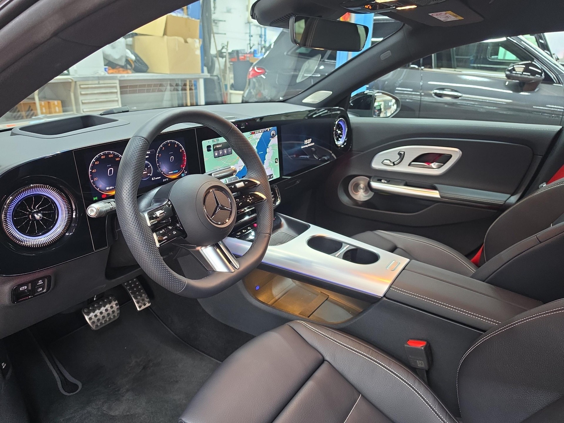MERCEDES-BENZ CLA 220 4MATIC Shooting Brake AMG Line-image-6