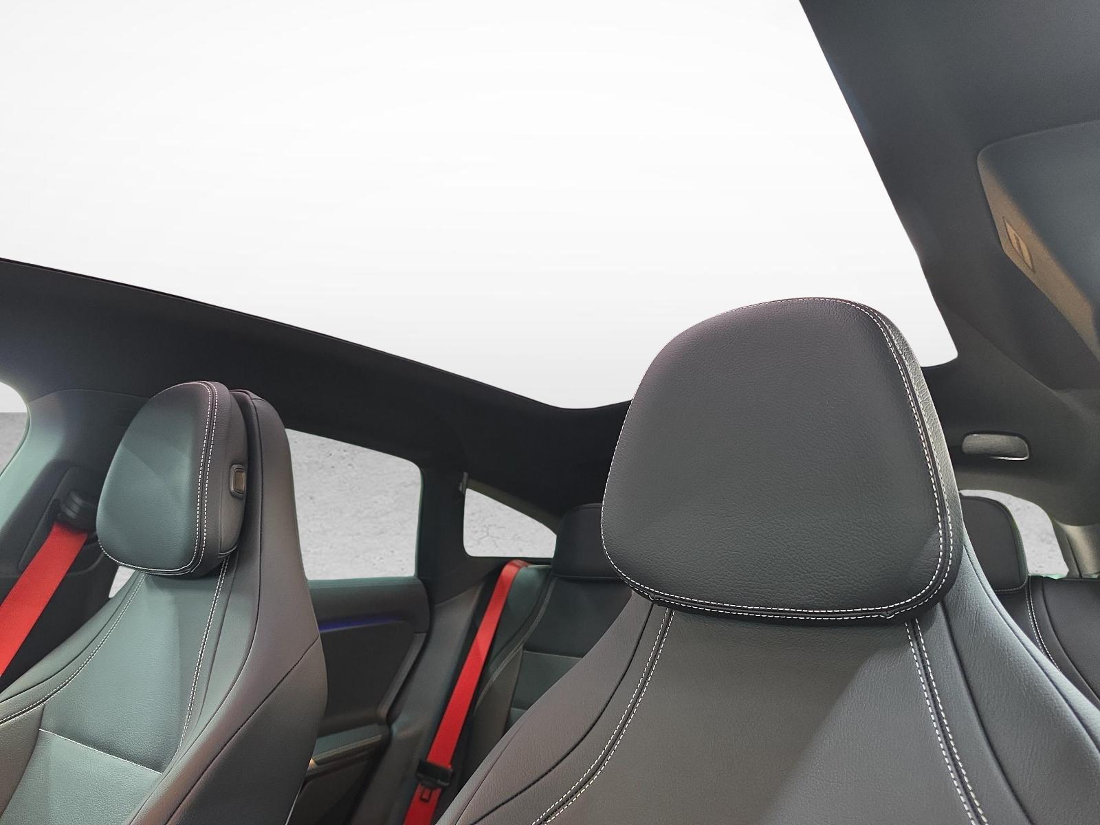 MERCEDES-BENZ CLA 220 4MATIC Shooting Brake AMG Line-image-12
