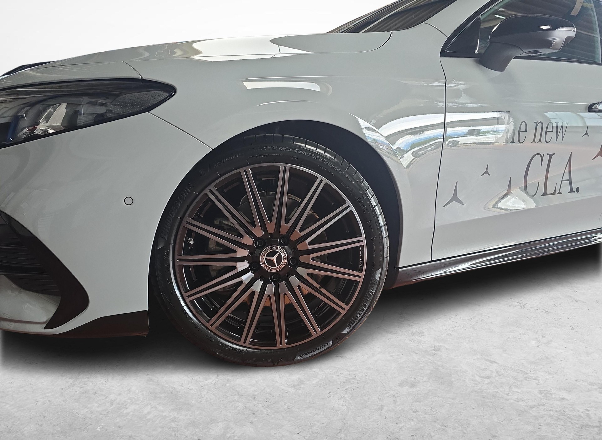 MERCEDES-BENZ CLA 220 4MATIC Shooting Brake AMG Line-image-16