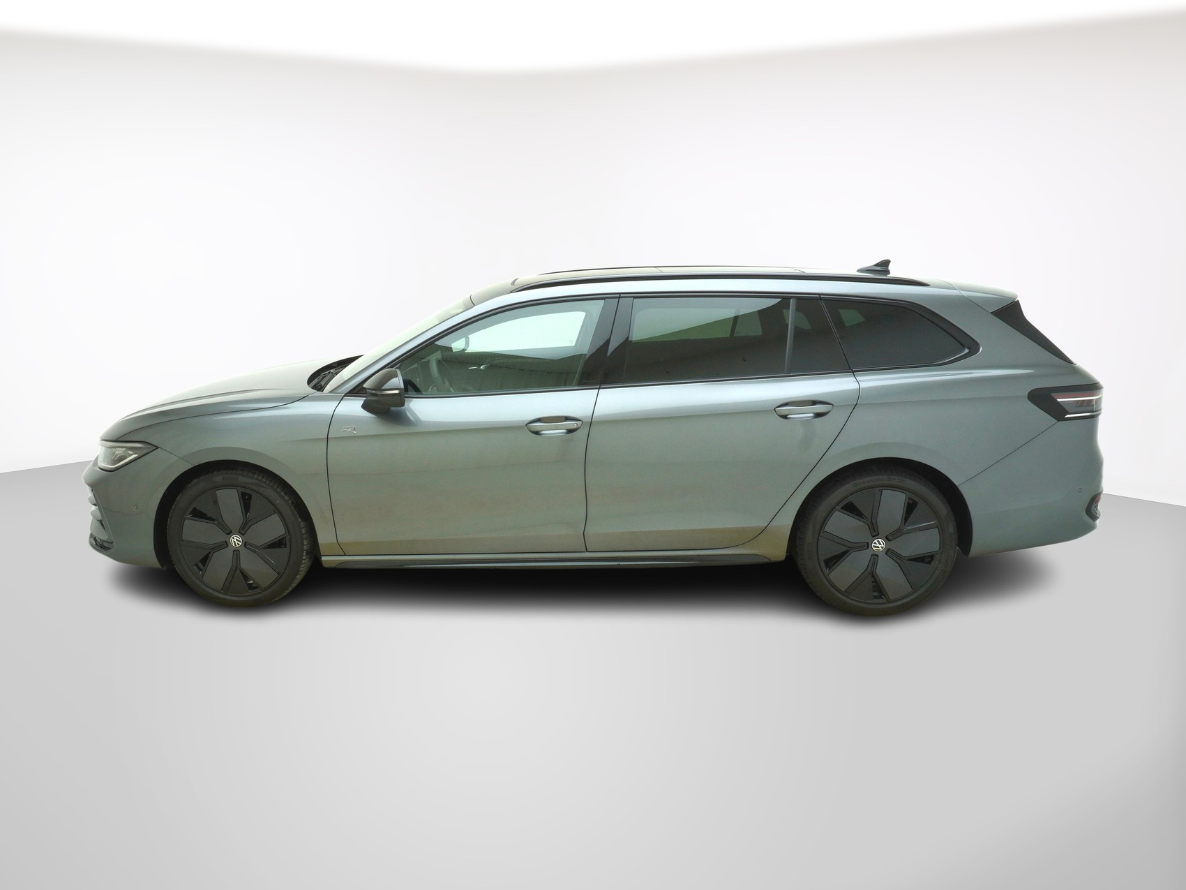 VW Passat Variant 2.0 TSI R-Line 4Motion DSG-image-1