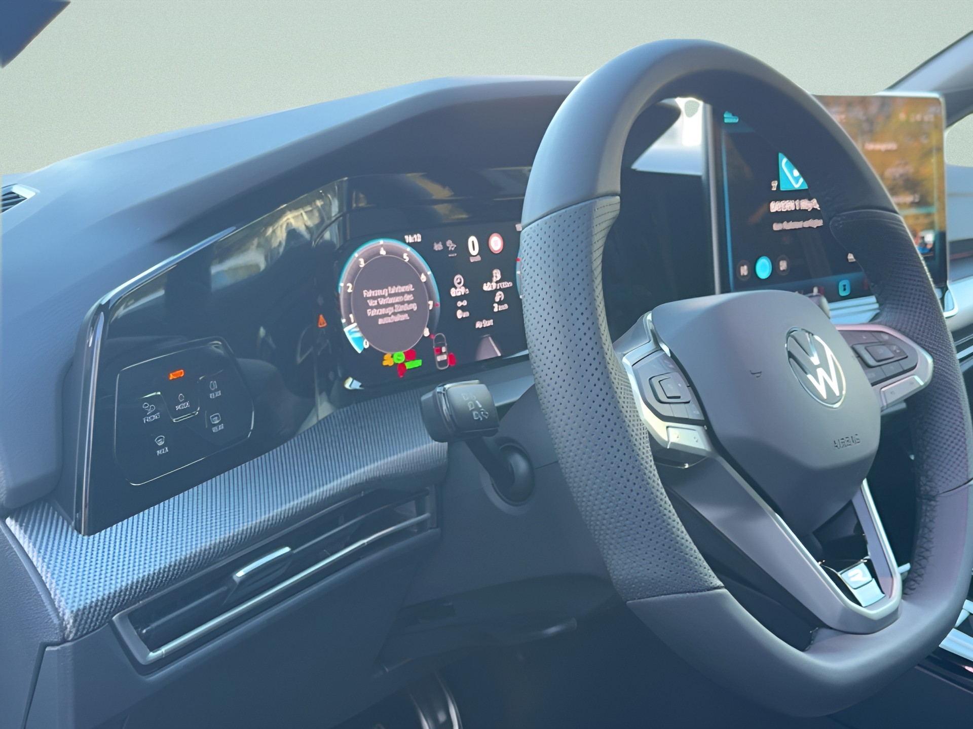 VW Golf Variant 1.5 eTSI mHEV R-Line DSG-image-11