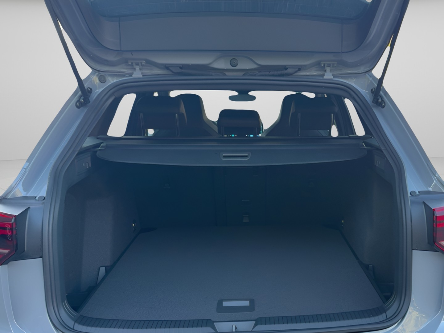 VW Golf Variant 1.5 eTSI mHEV R-Line DSG-image-18