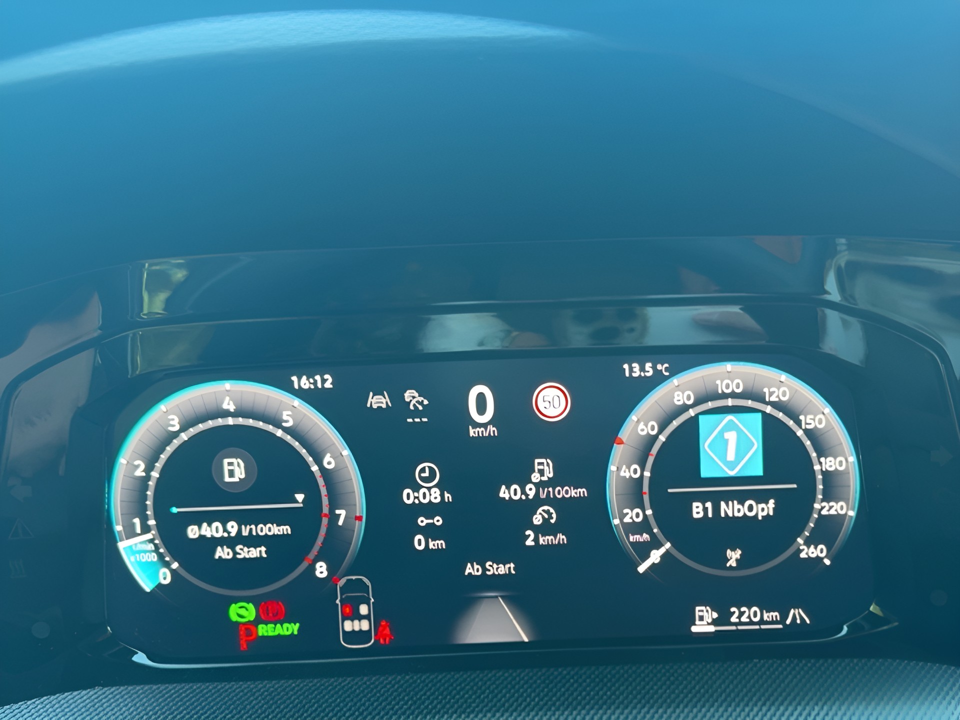 VW Golf Variant 1.5 eTSI mHEV R-Line DSG-image-16