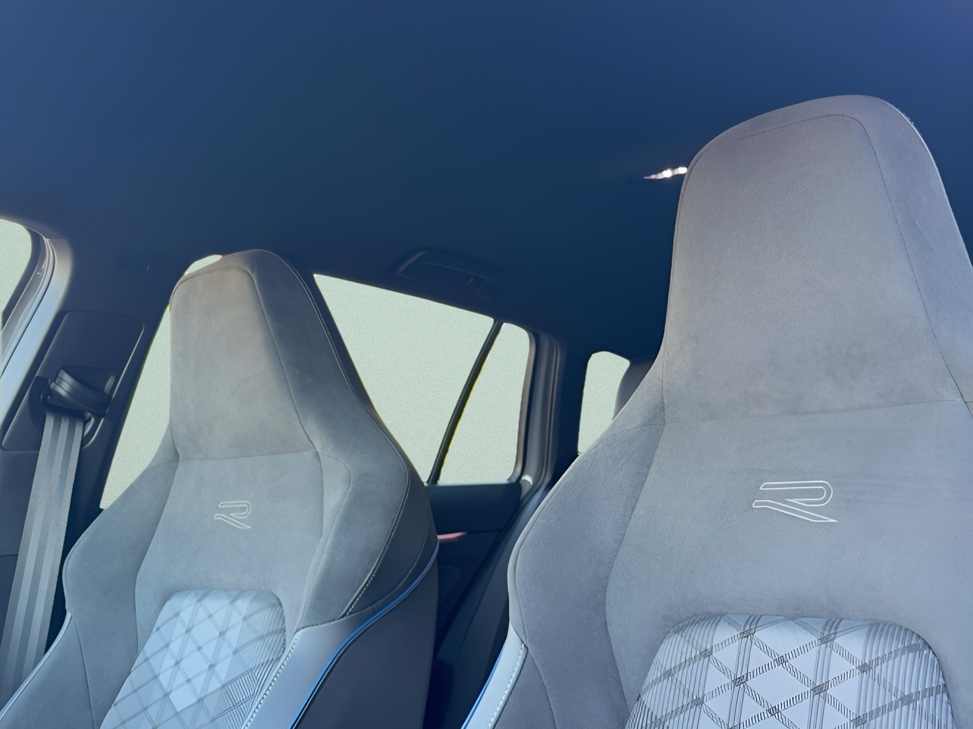 VW Golf Variant 1.5 eTSI mHEV R-Line DSG-image-10