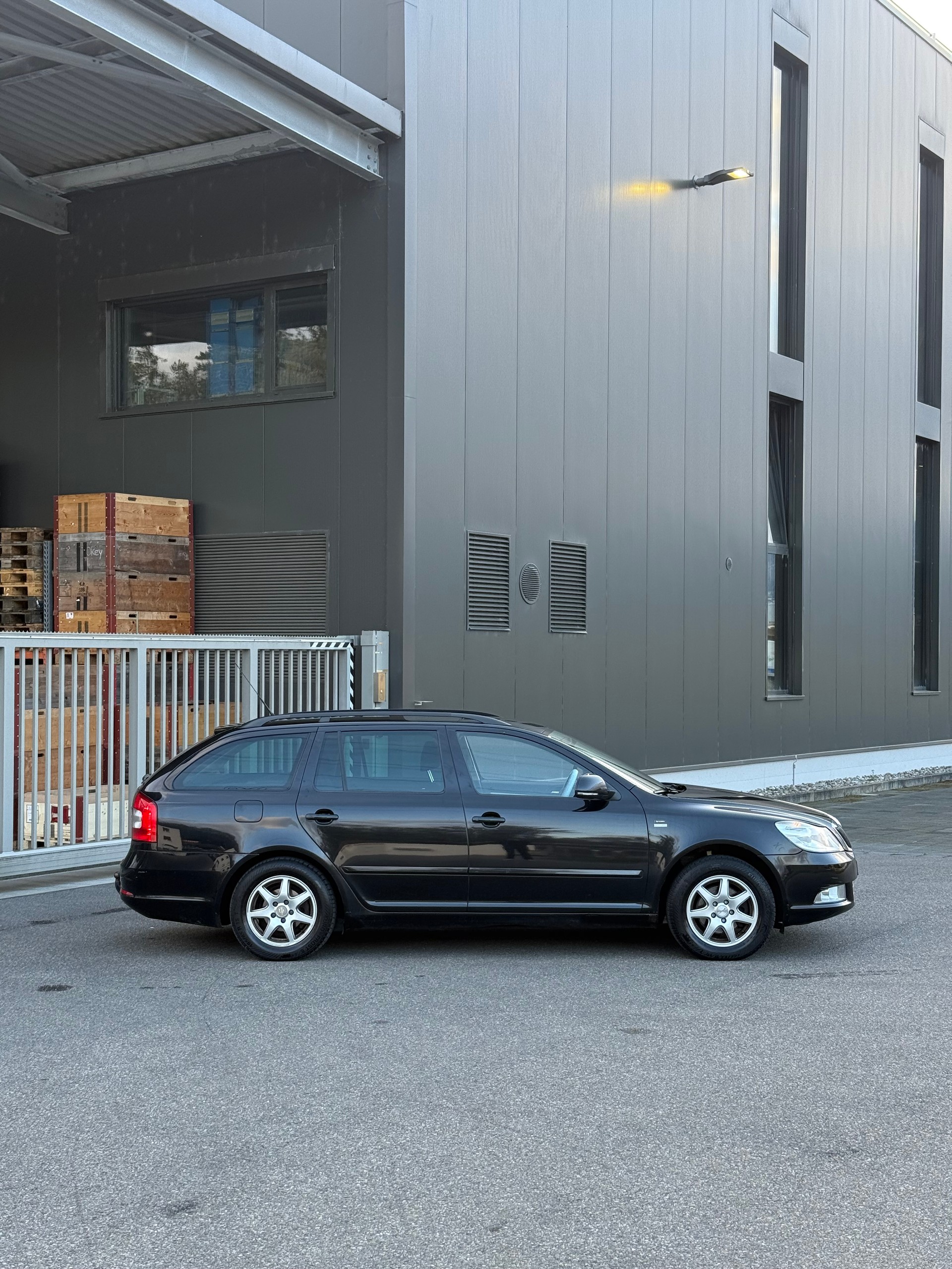 SKODA Octavia Combi 1.8 TSI 50Years 4x4-image-1