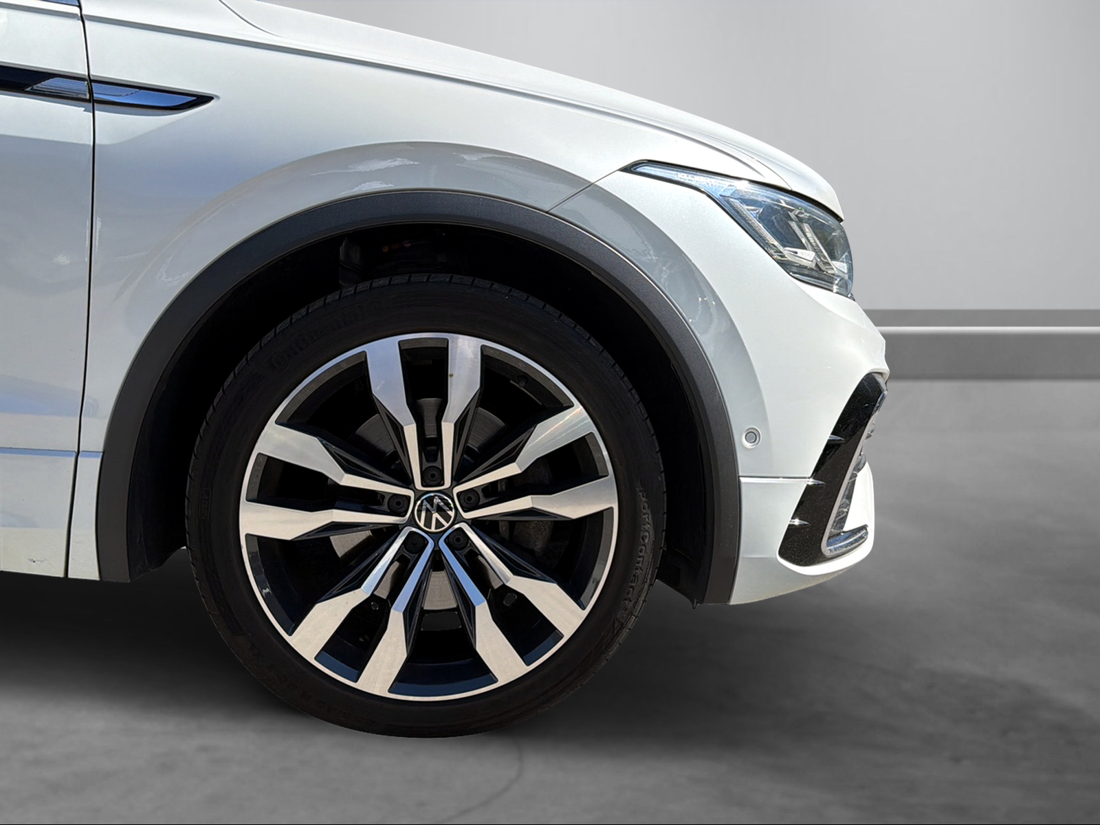 VW Tiguan 2.0 TDI SCR R-Line 4Motion DSG-image-13
